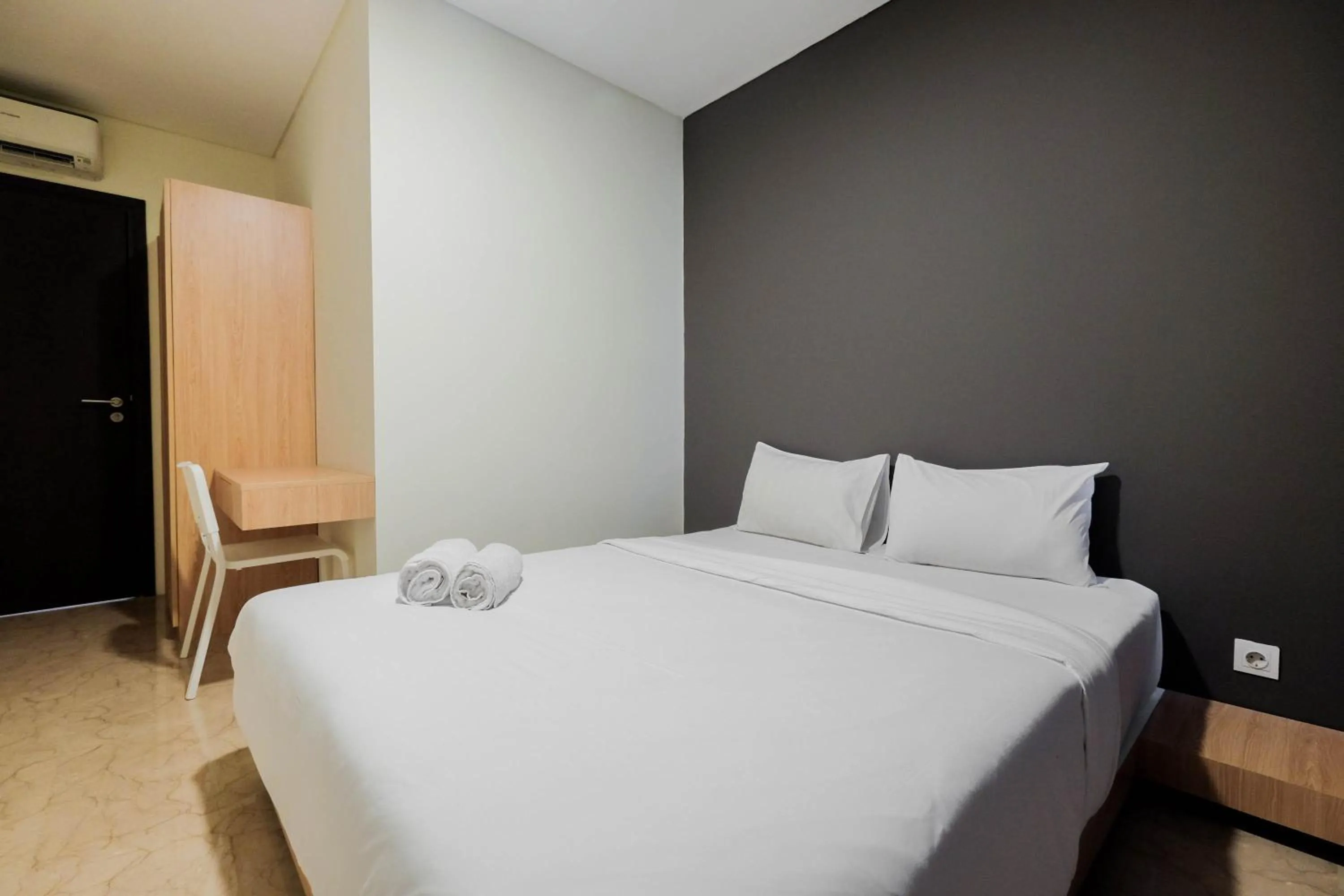 Bedroom, Bed in Comfy 3BR at L'Avenue Apartment Pancoran By Travelio