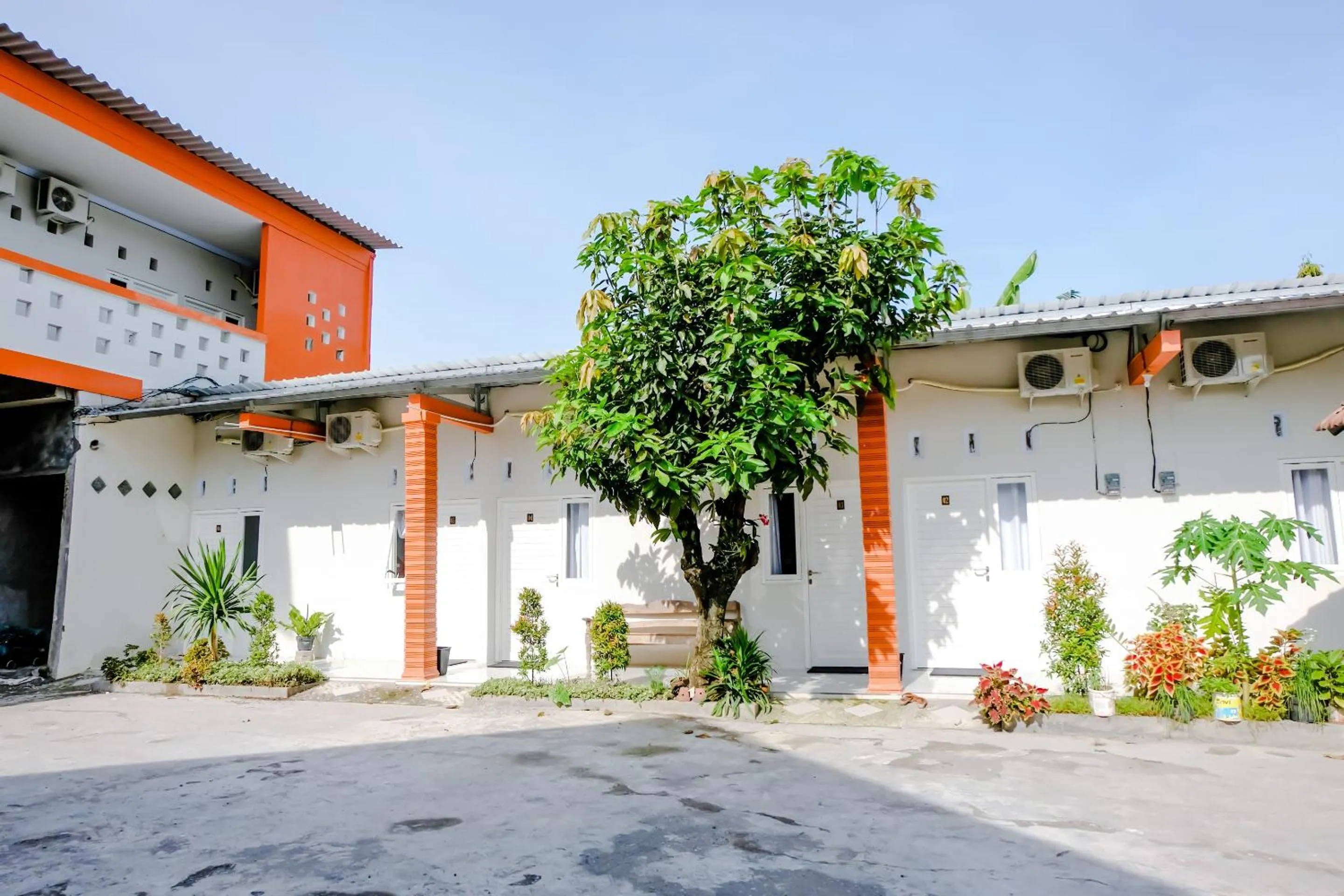 Area and facilities in Omah Pandhoek Family Syariah by Stayku