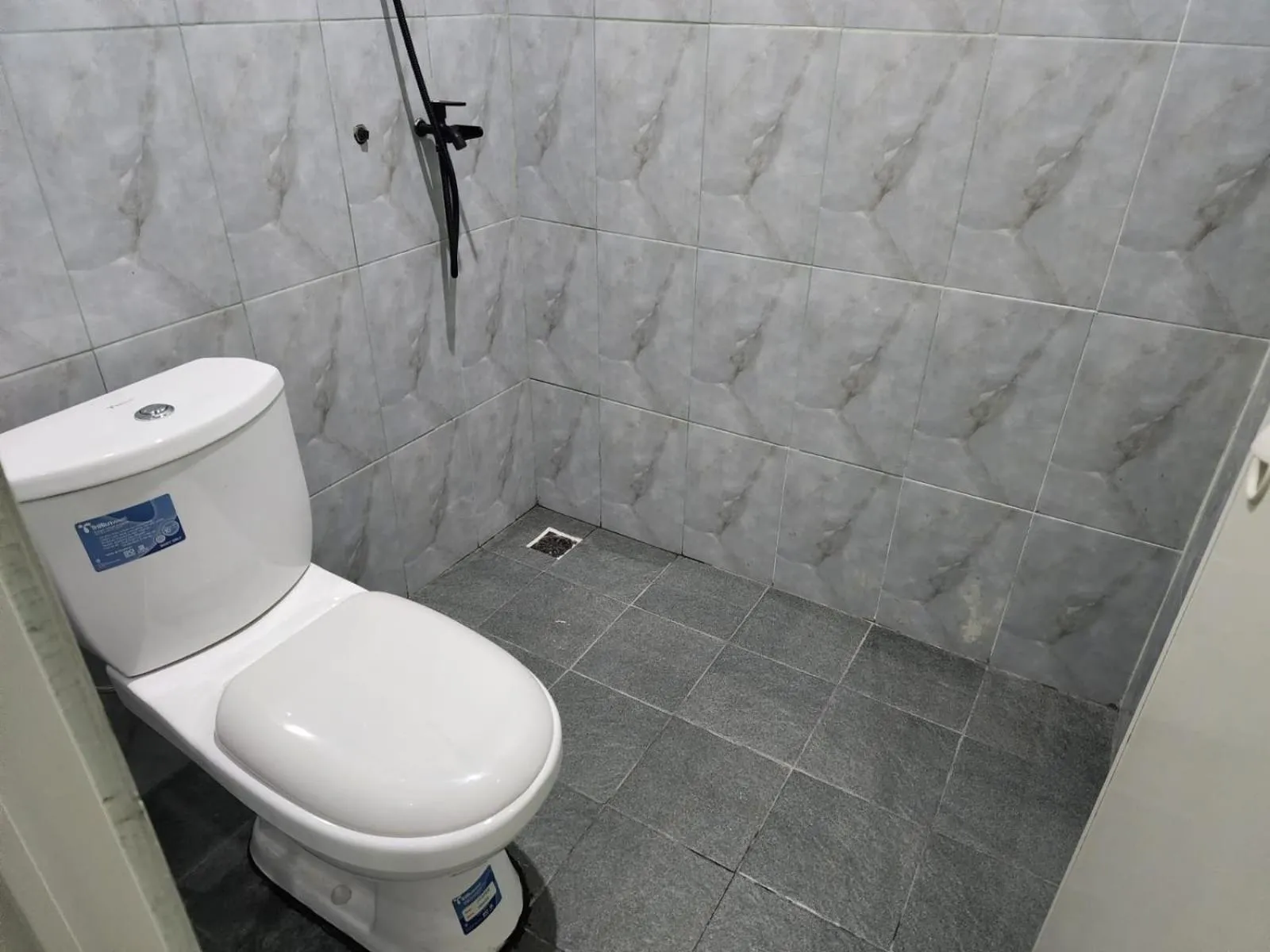 Shower in Omah Pandhoek Family Syariah by Stayku