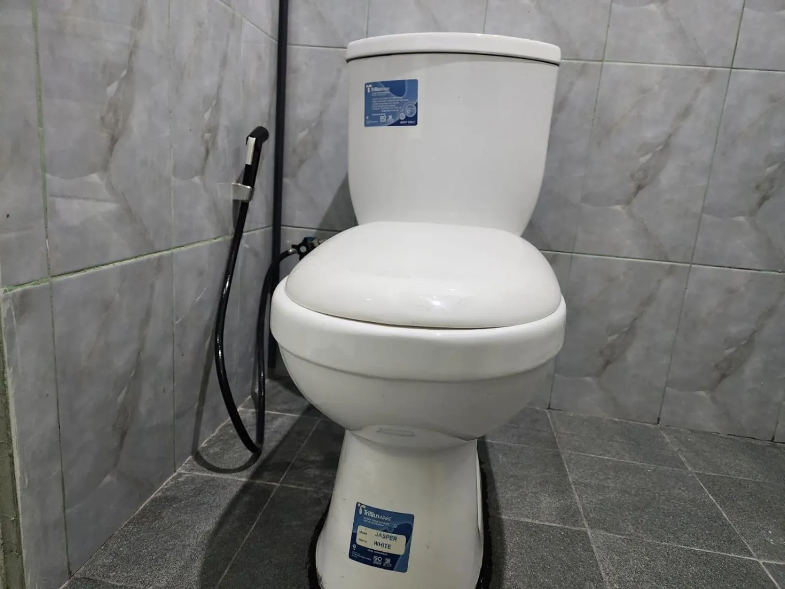 Toilet in Omah Pandhoek Family Syariah by Stayku