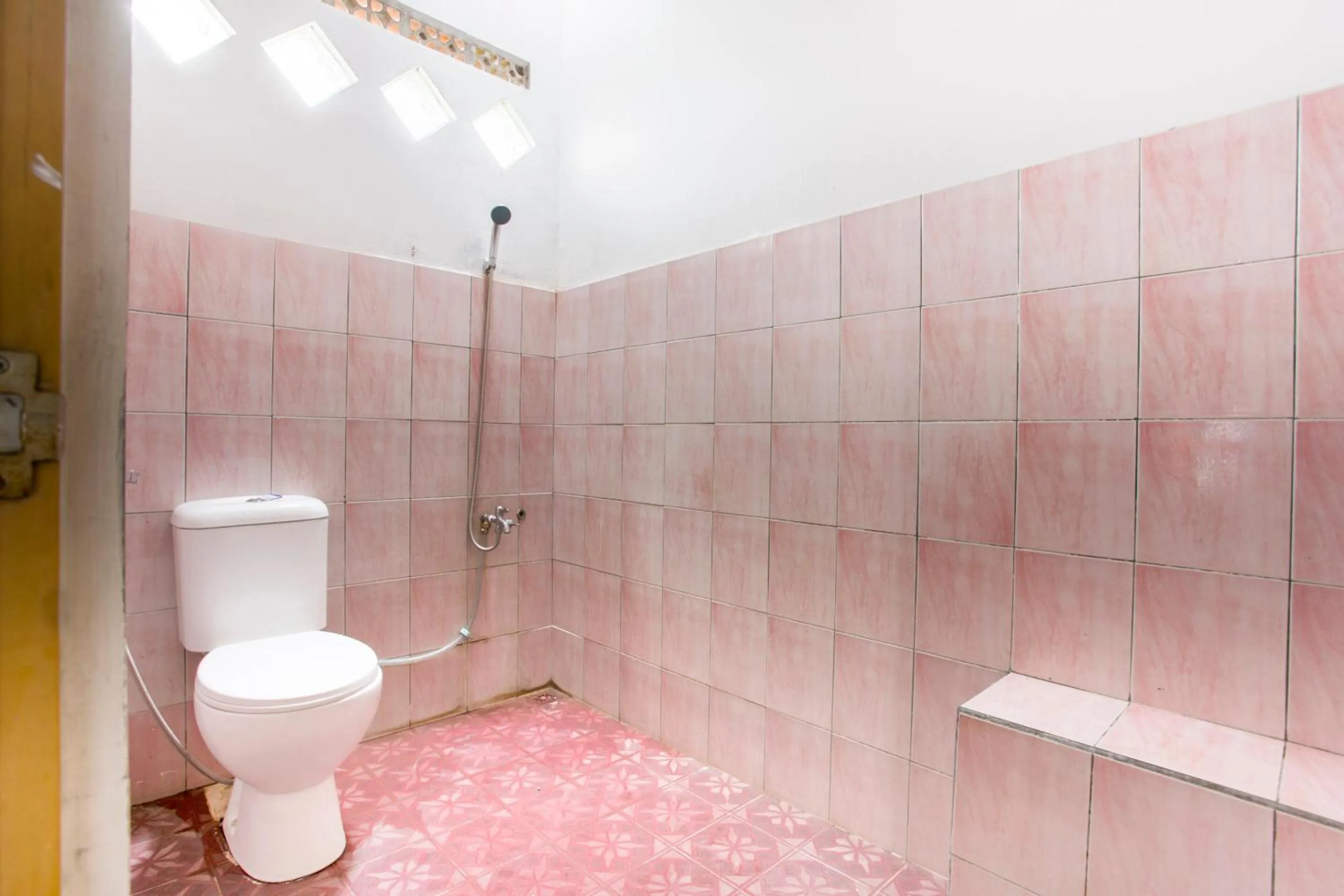 Bathroom in Hotel O Karya Nunggal Asri