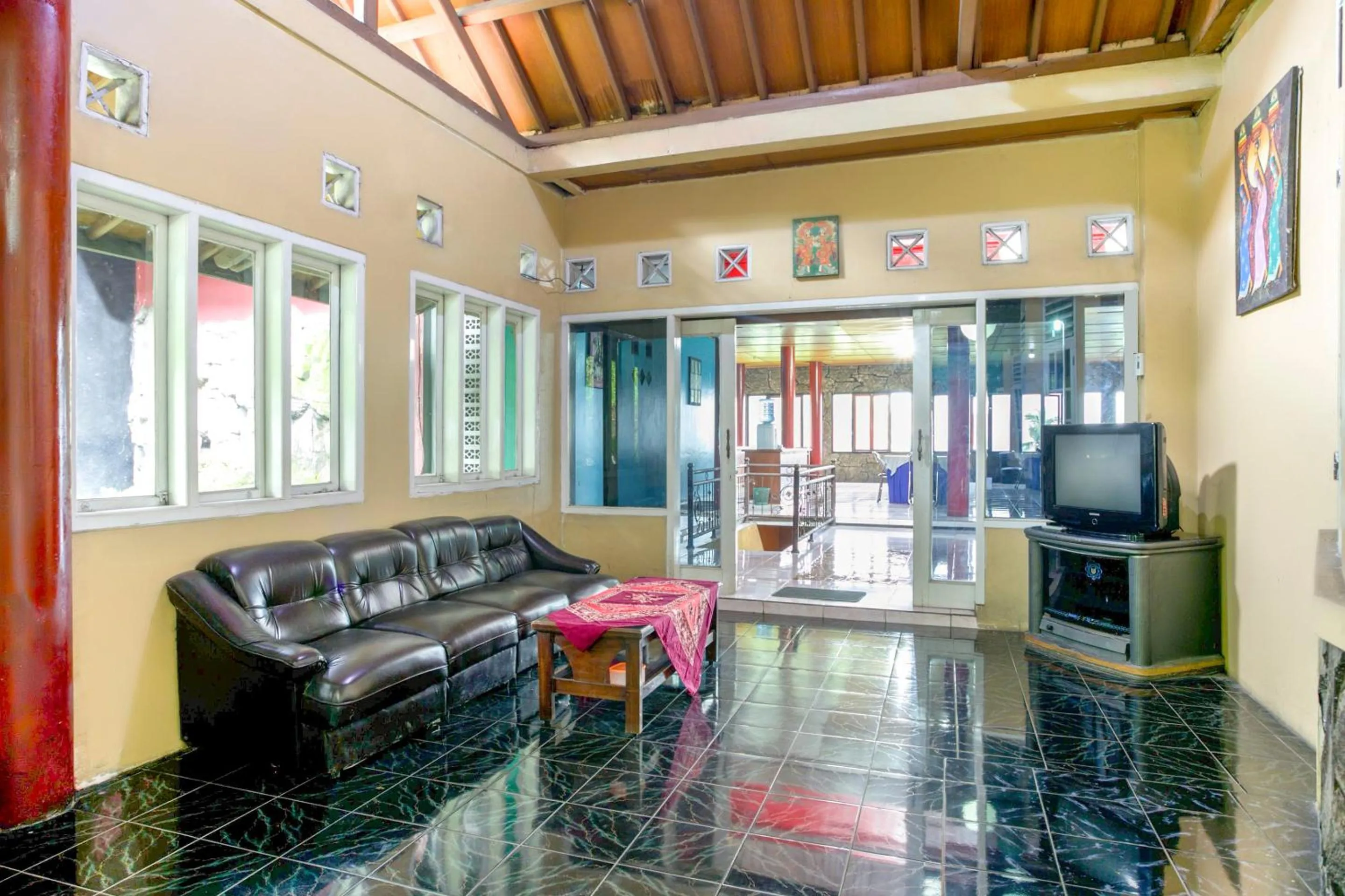 Lobby or reception in Hotel O Karya Nunggal Asri