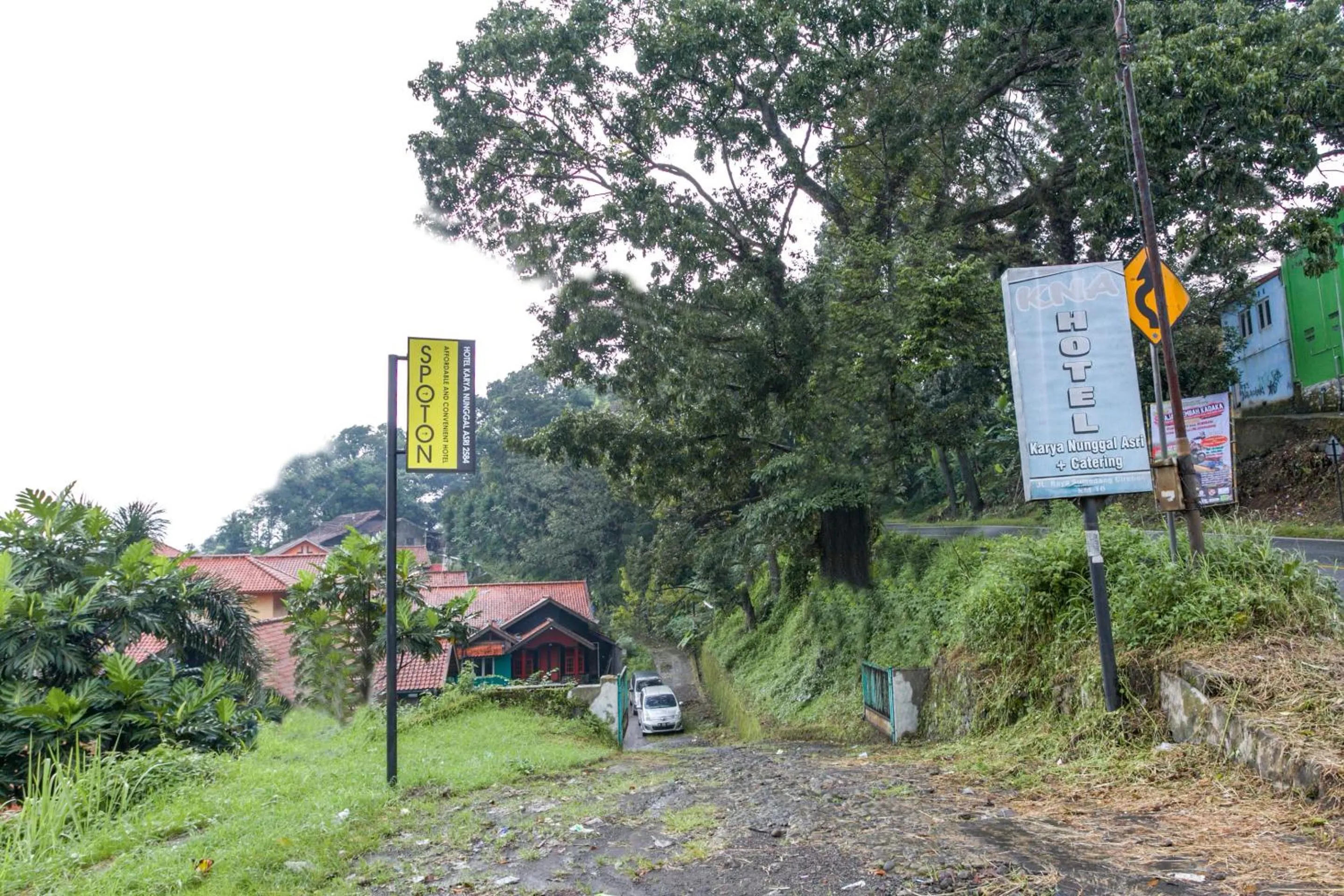 Facade/entrance in Hotel O Karya Nunggal Asri