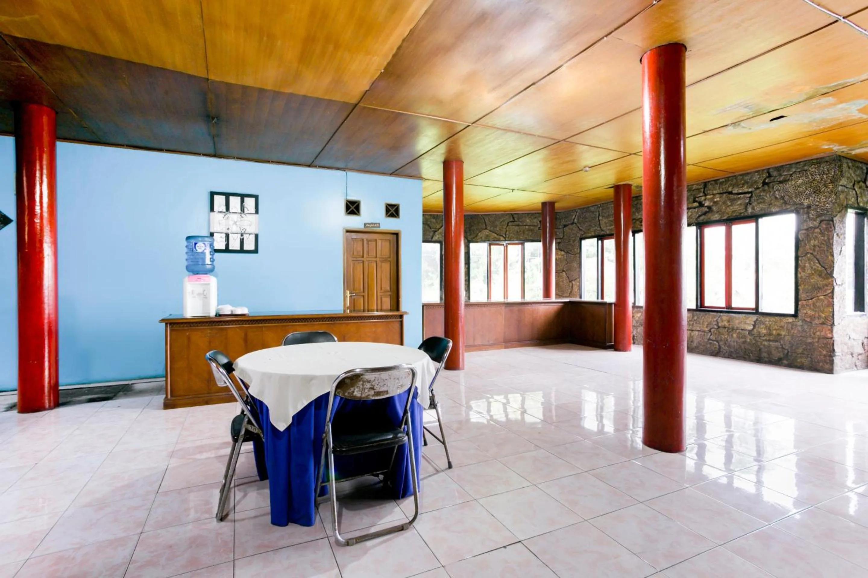 Lobby or reception in Hotel O Karya Nunggal Asri