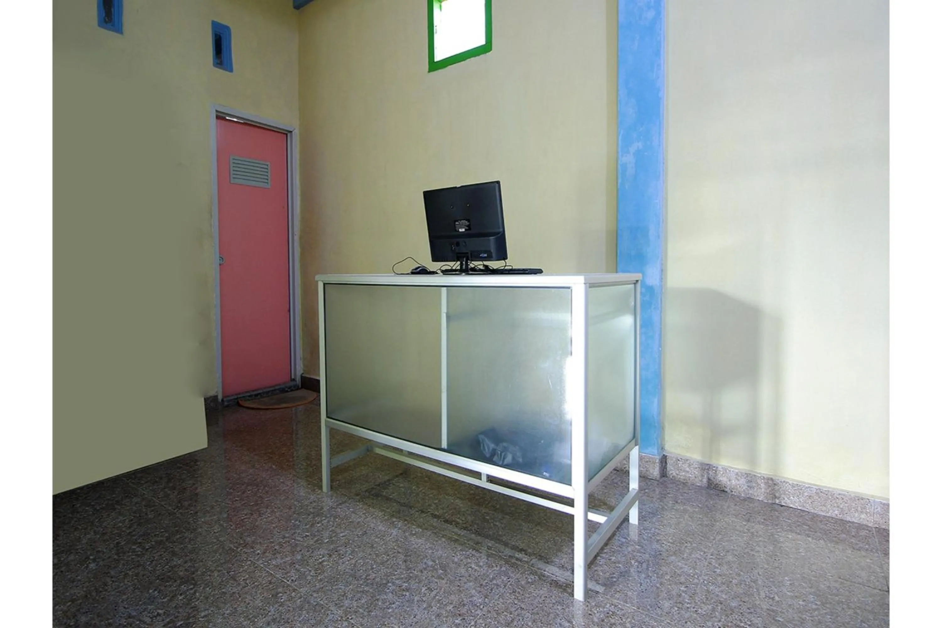 Lobby or reception, TV/Entertainment Center in RedDoorz near Jalan Sejahtera Lubuk Linggau