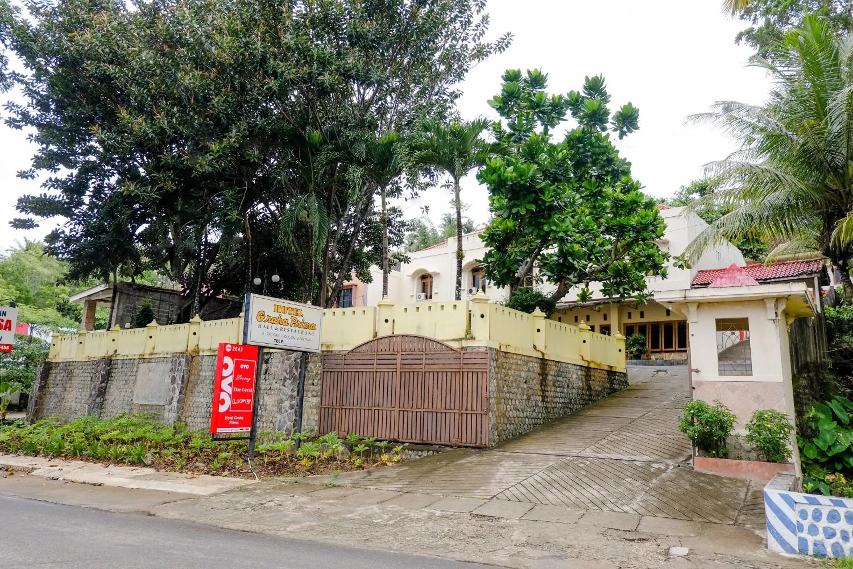 Facade/entrance in Hotel O otel Graha Prima