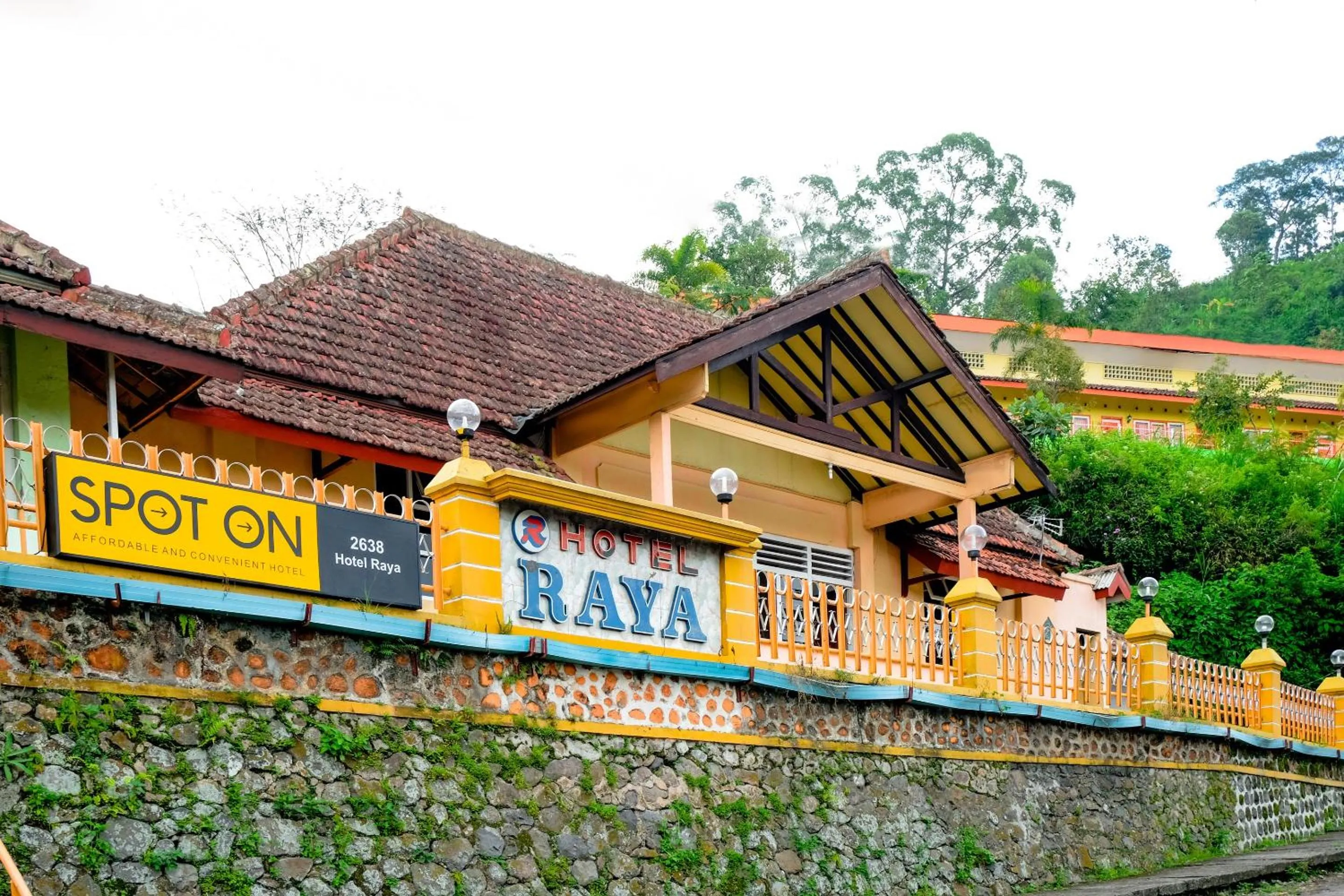 Facade/entrance in OYO Life 2638 Hotel Raya