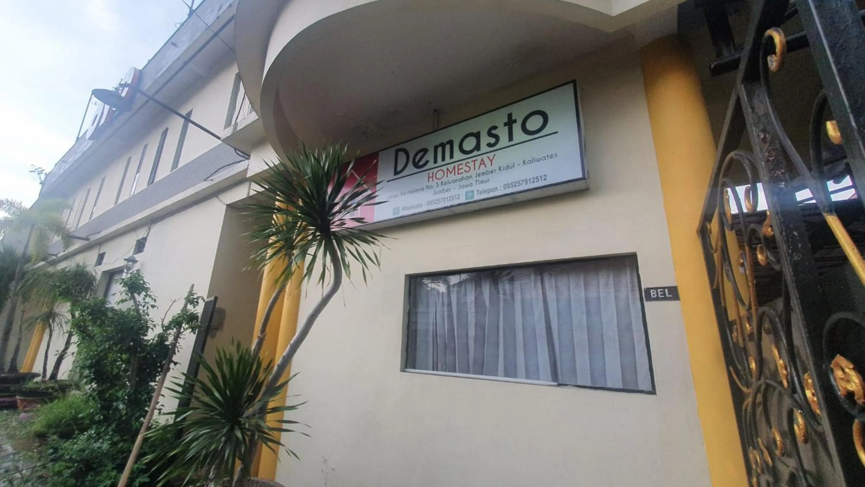 Property building in RedDoorz Syariah At Demasto Homestay Jember