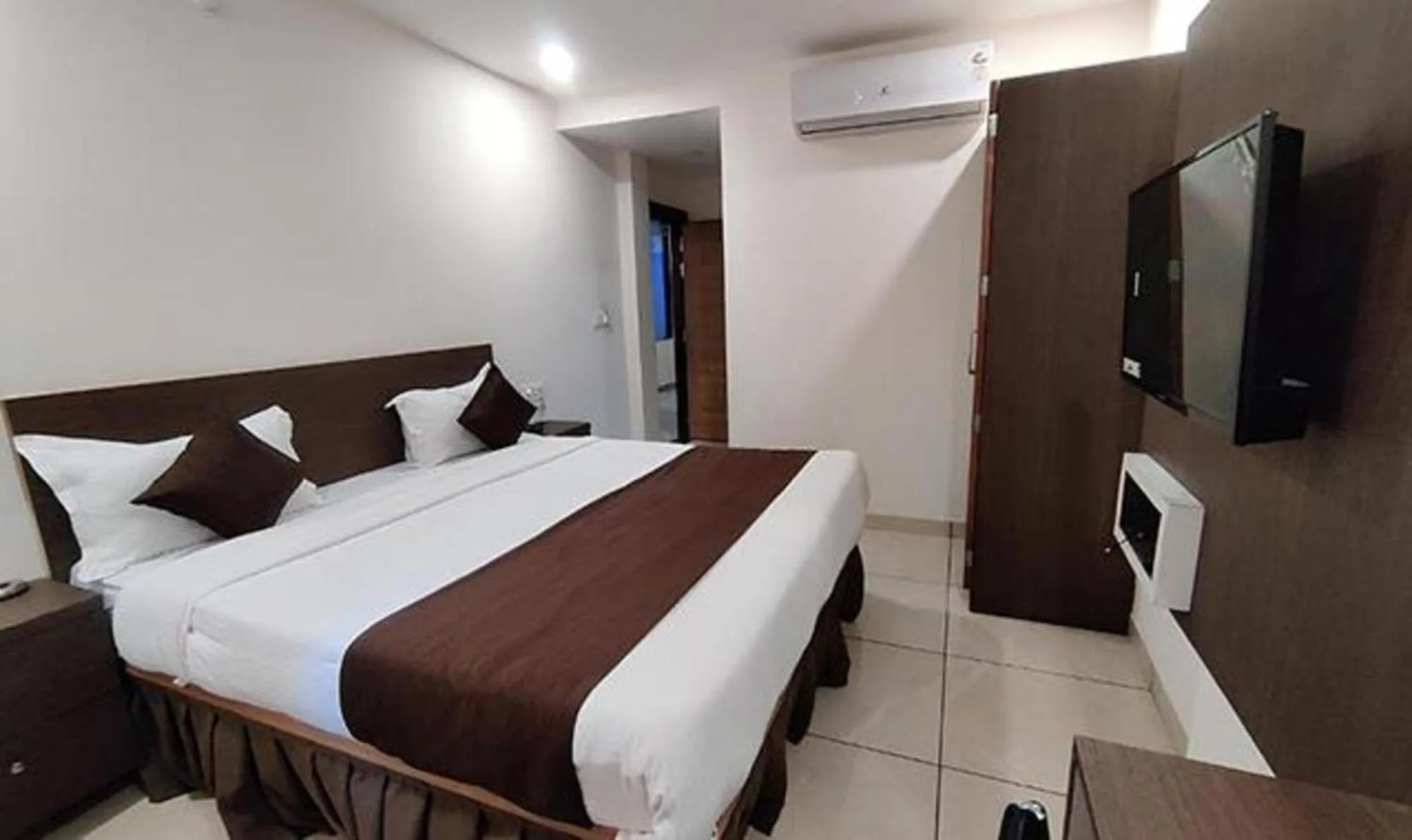 TV and multimedia, Bed in Hotel Golden Rays