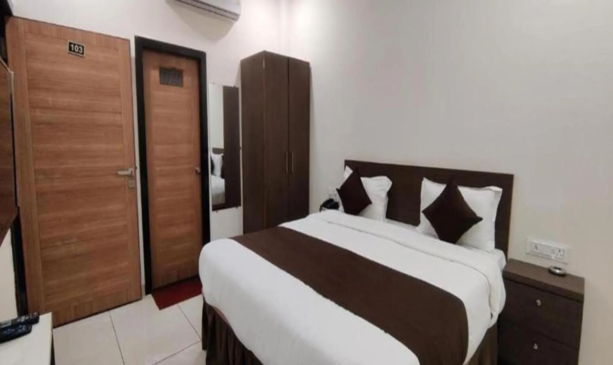 Bed in Hotel Golden Rays