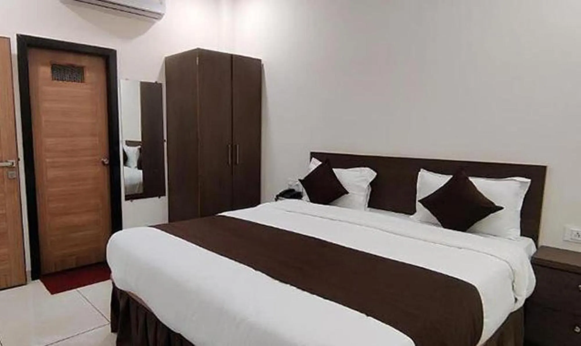 Bed in Hotel Golden Rays