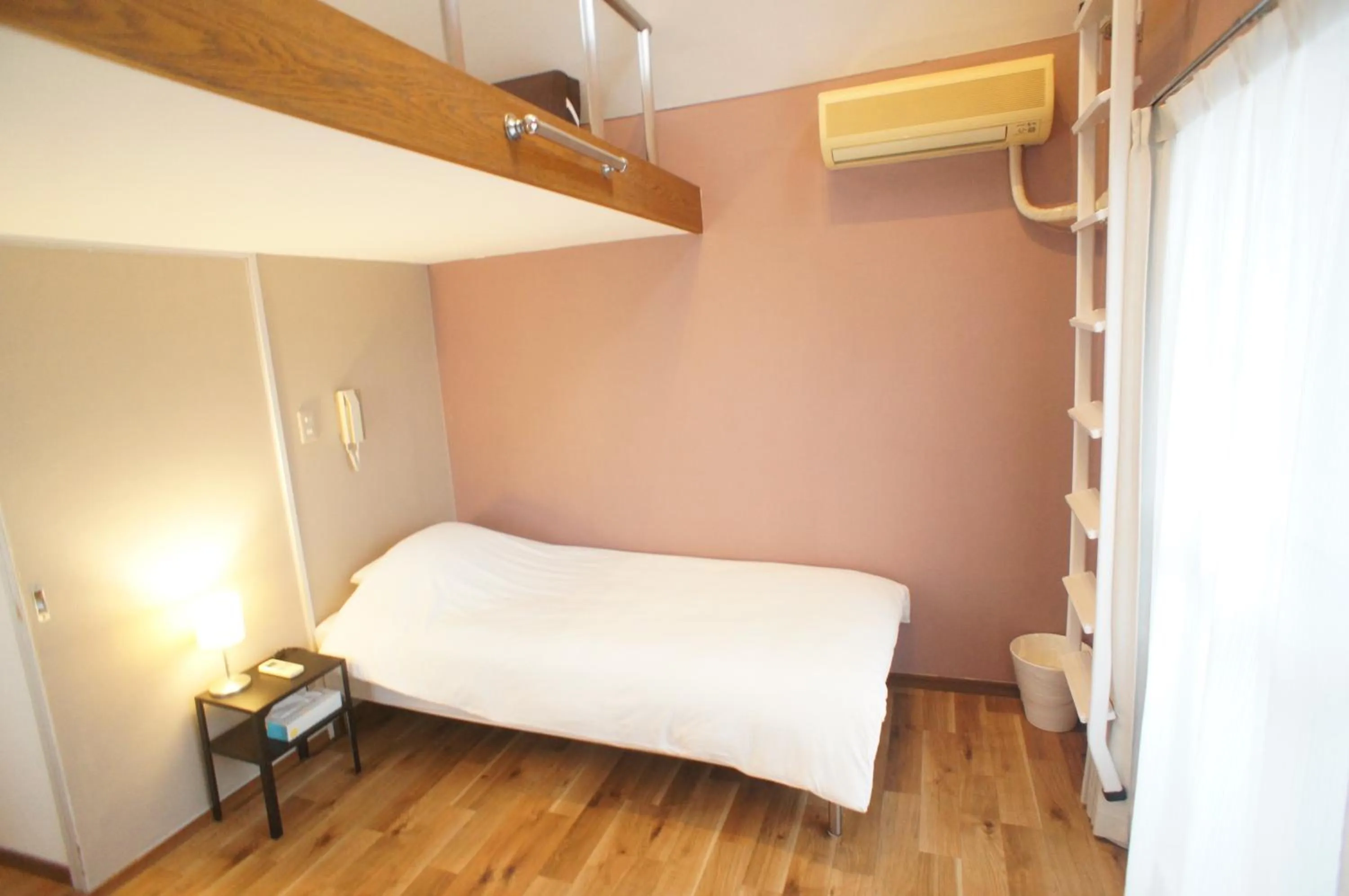 Bed in Plusone Nishikoen