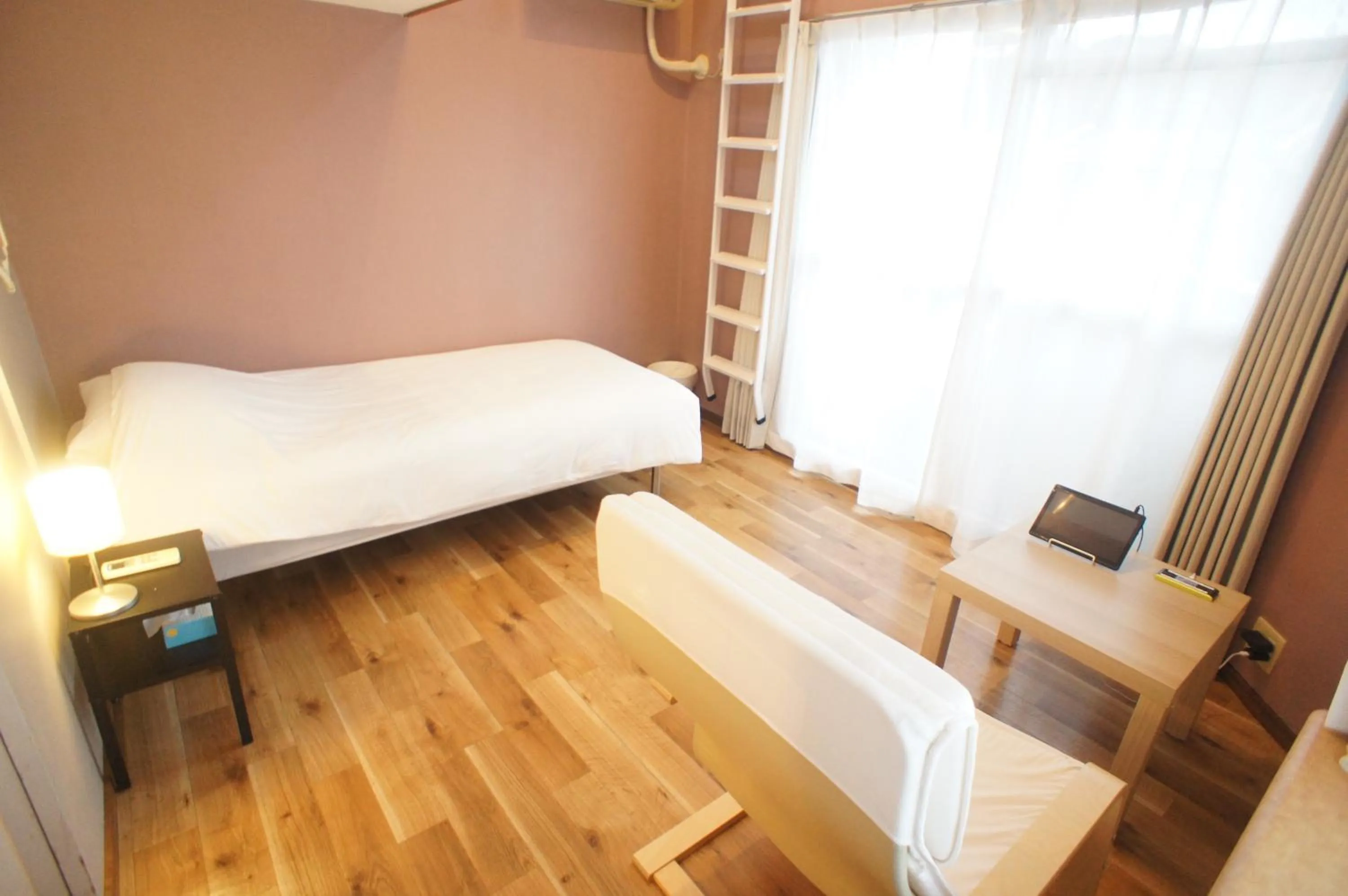 Bed in Plusone Nishikoen