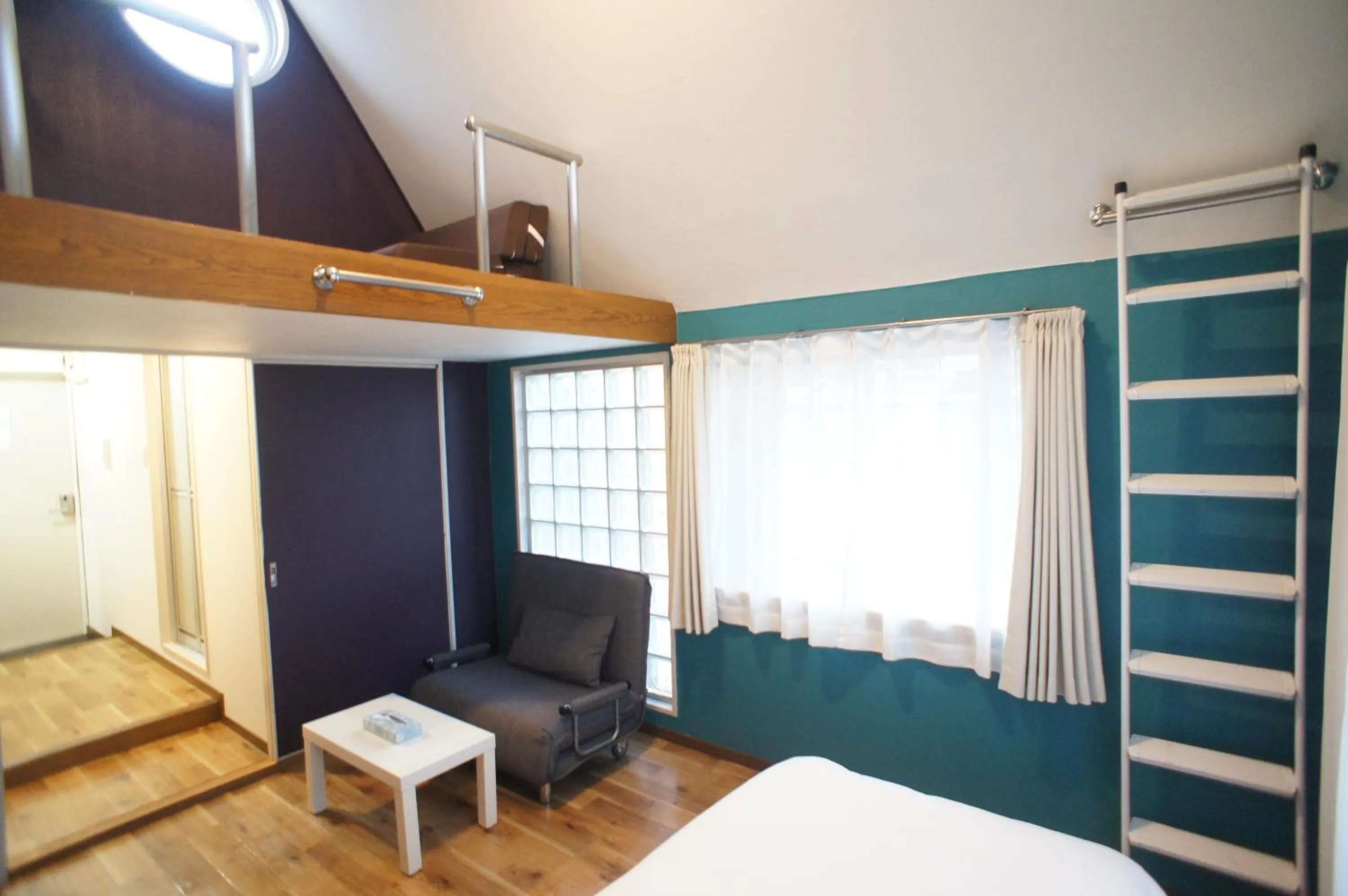 Bed in Plusone Nishikoen