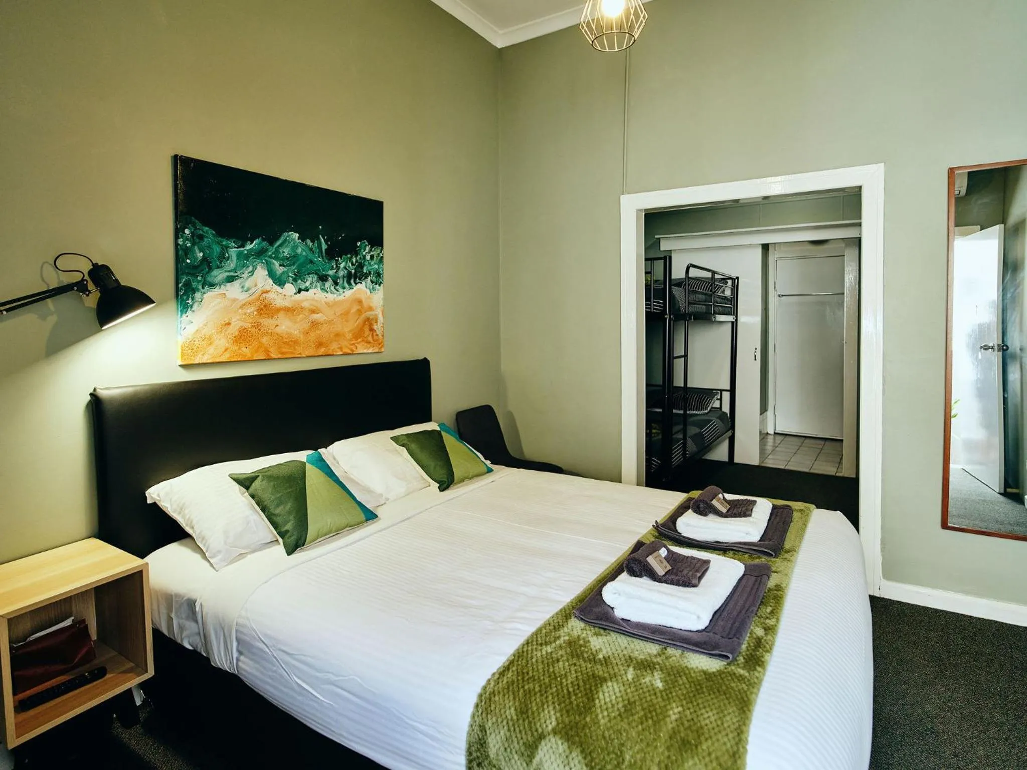 Bedroom, Bed in Black Diamond Lodge