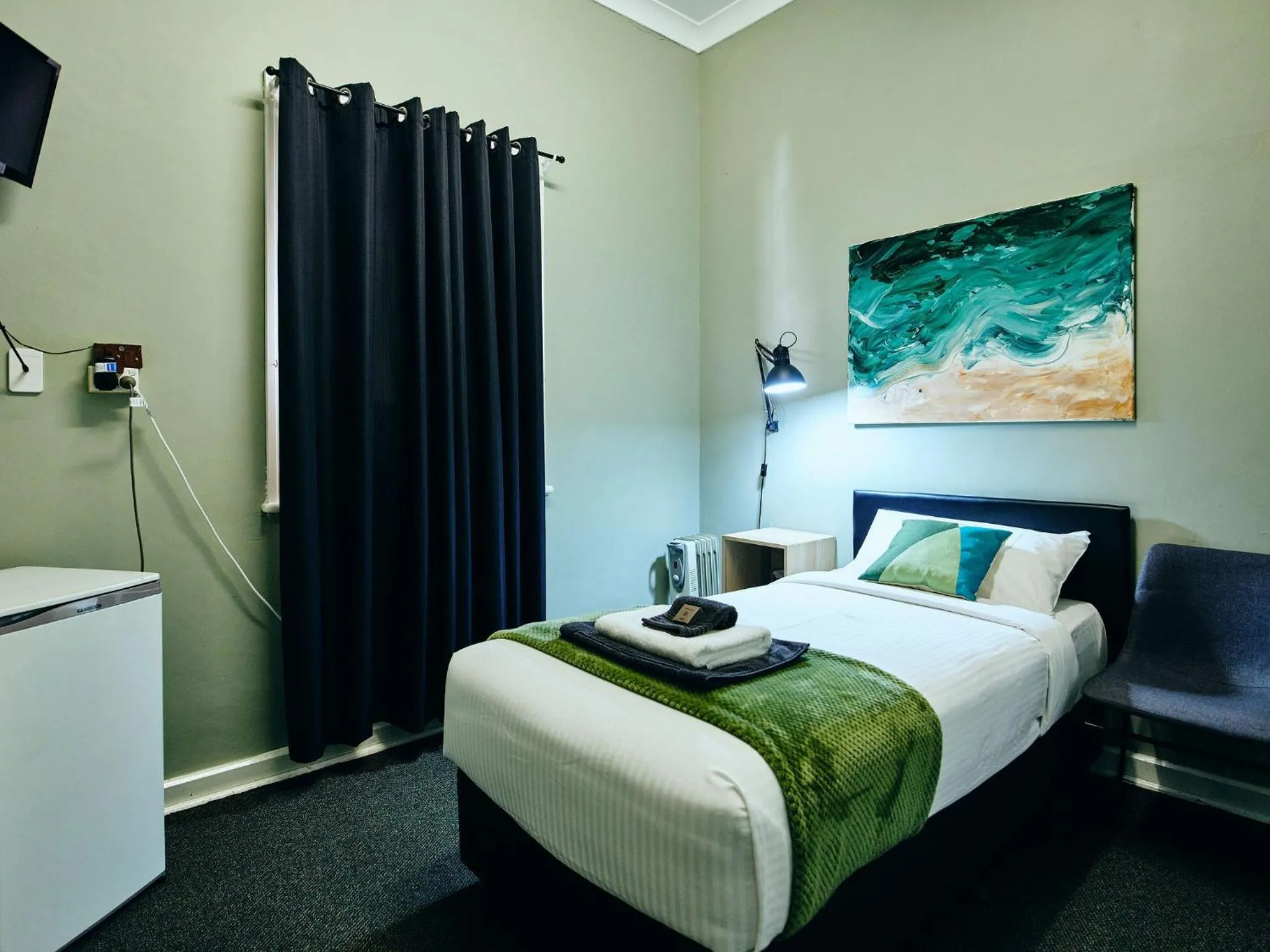 Bedroom, Bed in Black Diamond Lodge