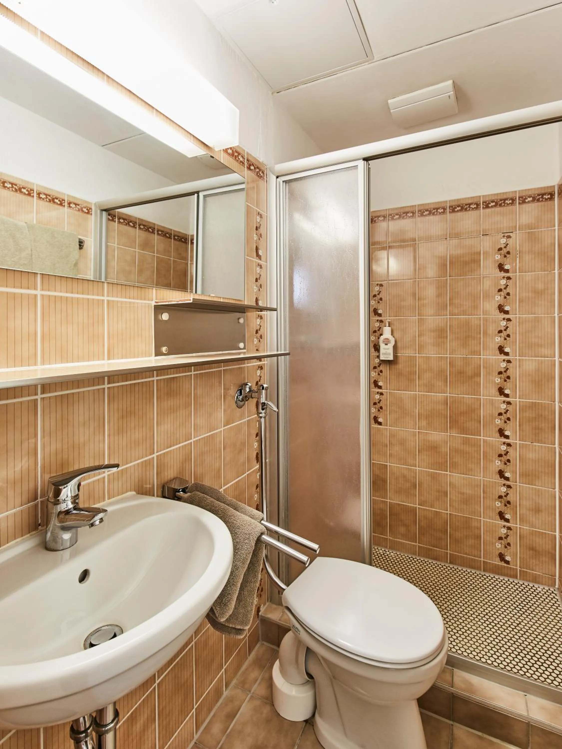 Shower in Hotel Imperial