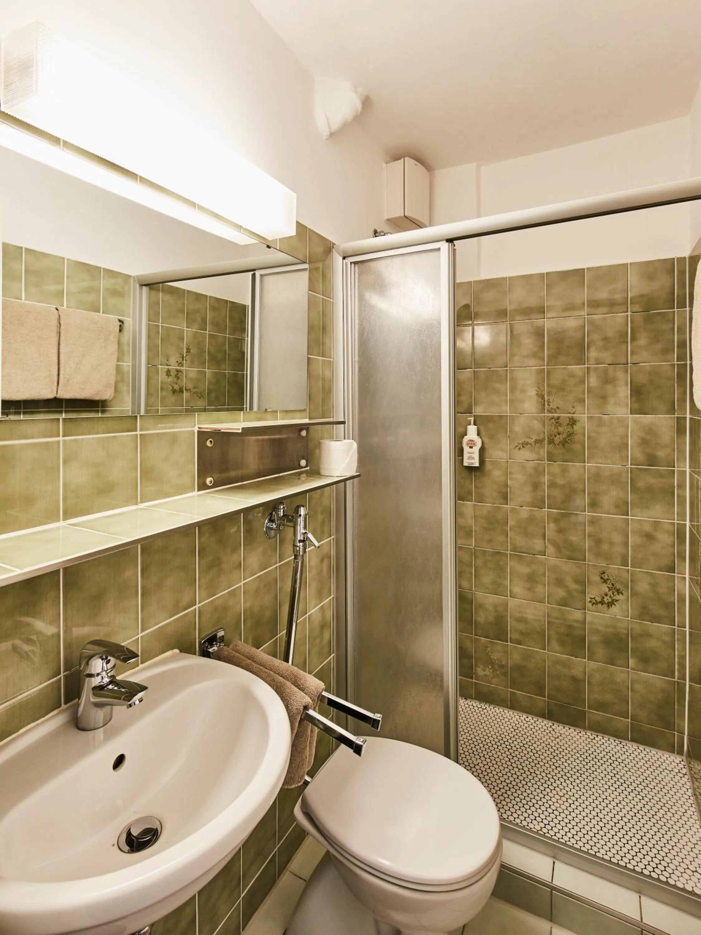 Shower in Hotel Imperial