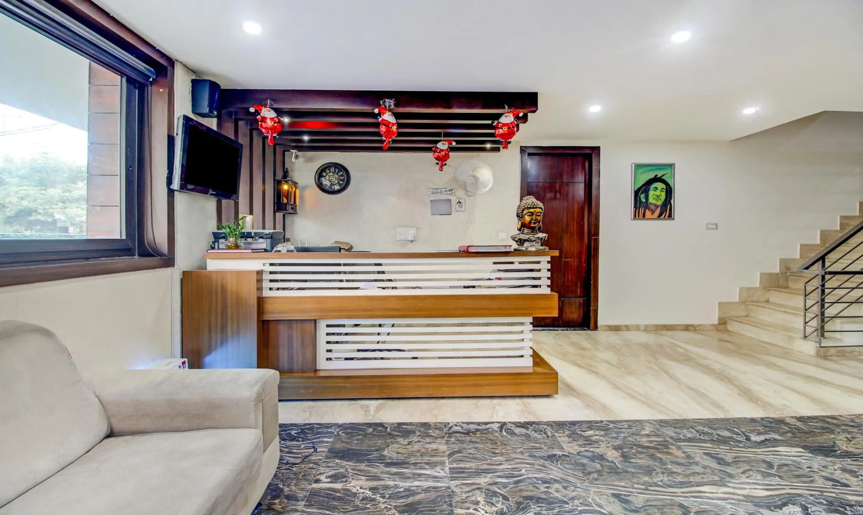 Lobby or reception in Treebo M2M Residency Sector 46