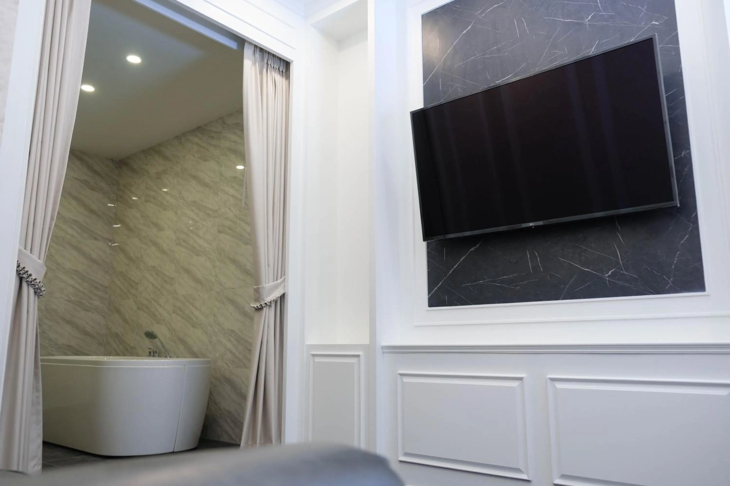 TV and multimedia in VARIMANTRA HOTEL