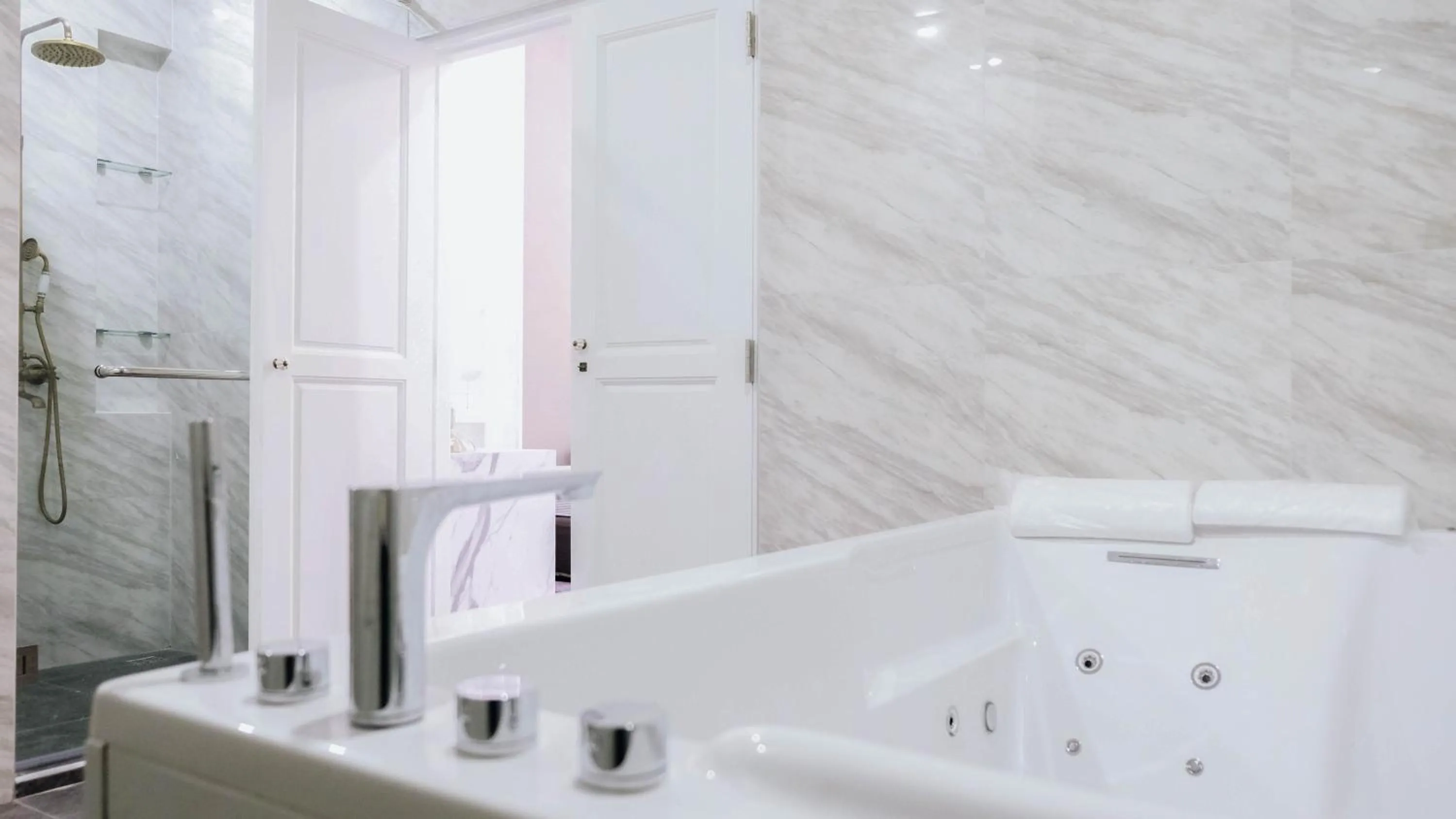 Bathroom in VARIMANTRA HOTEL