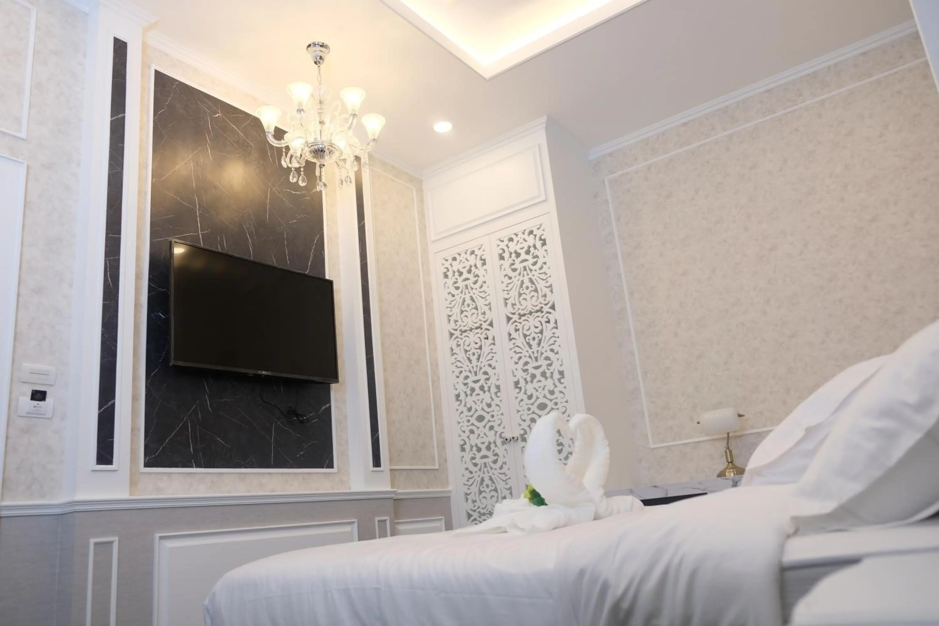 Bed in VARIMANTRA HOTEL