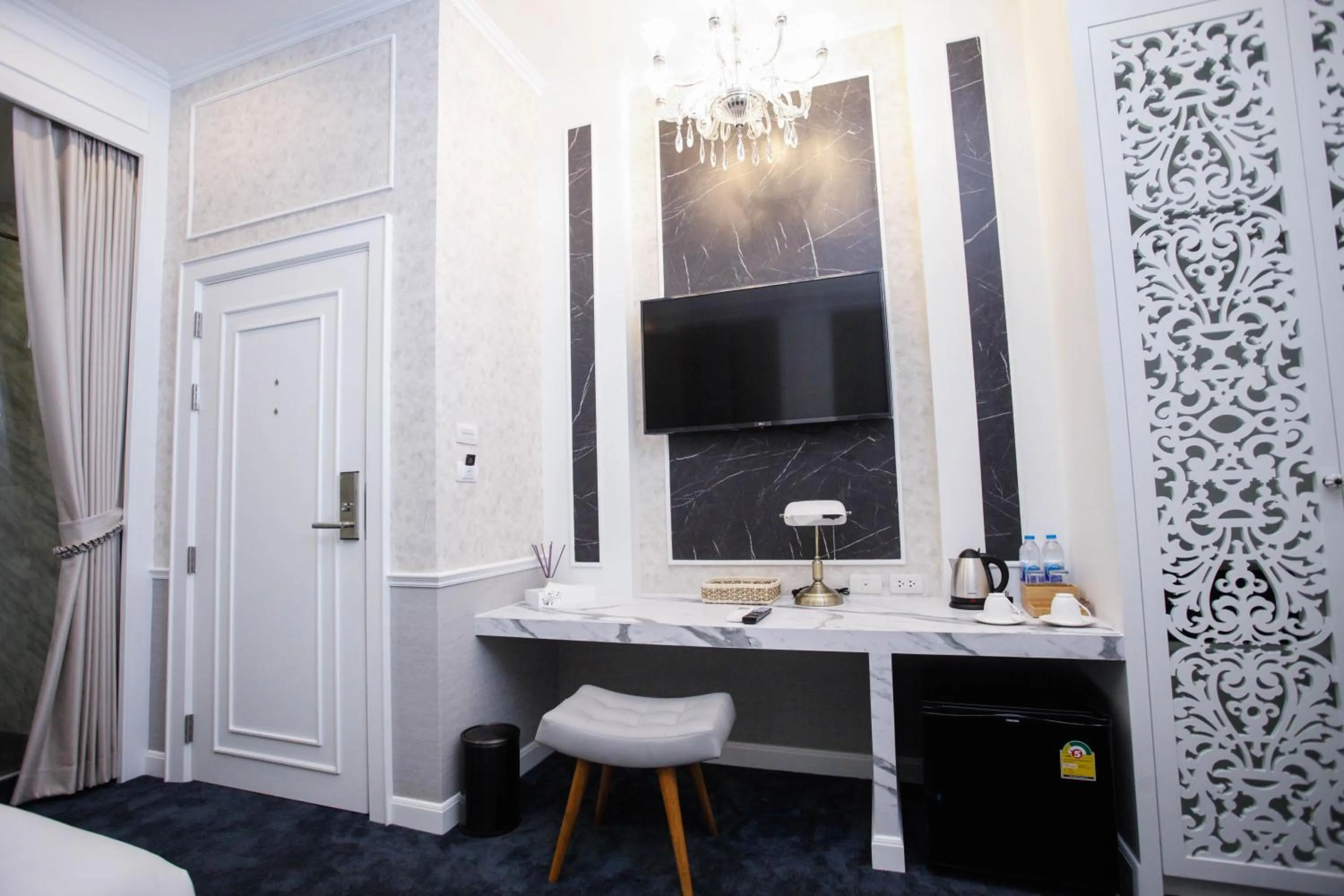 TV and multimedia in VARIMANTRA HOTEL