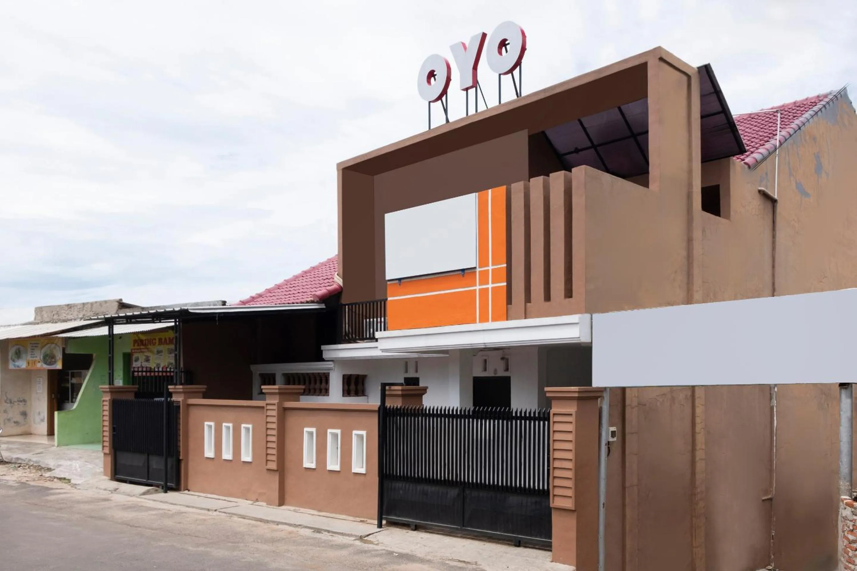 Facade/entrance in Hotel O Lumungga Residence Syariah