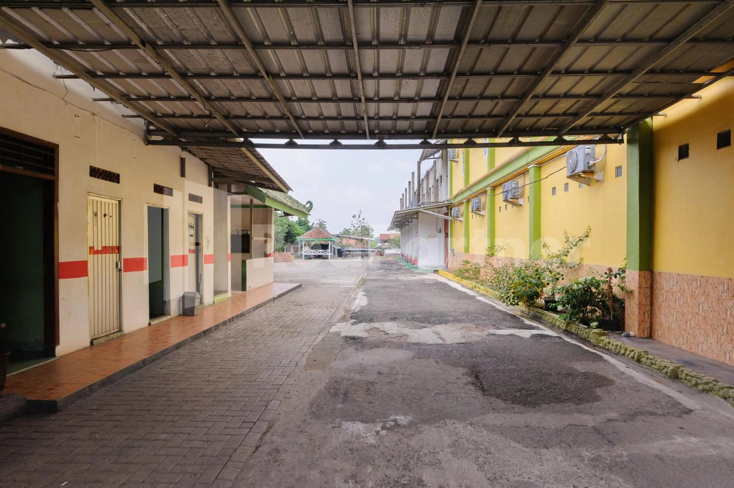 Property building in Homestay Hj Suharti Natar Lampung RedPartner