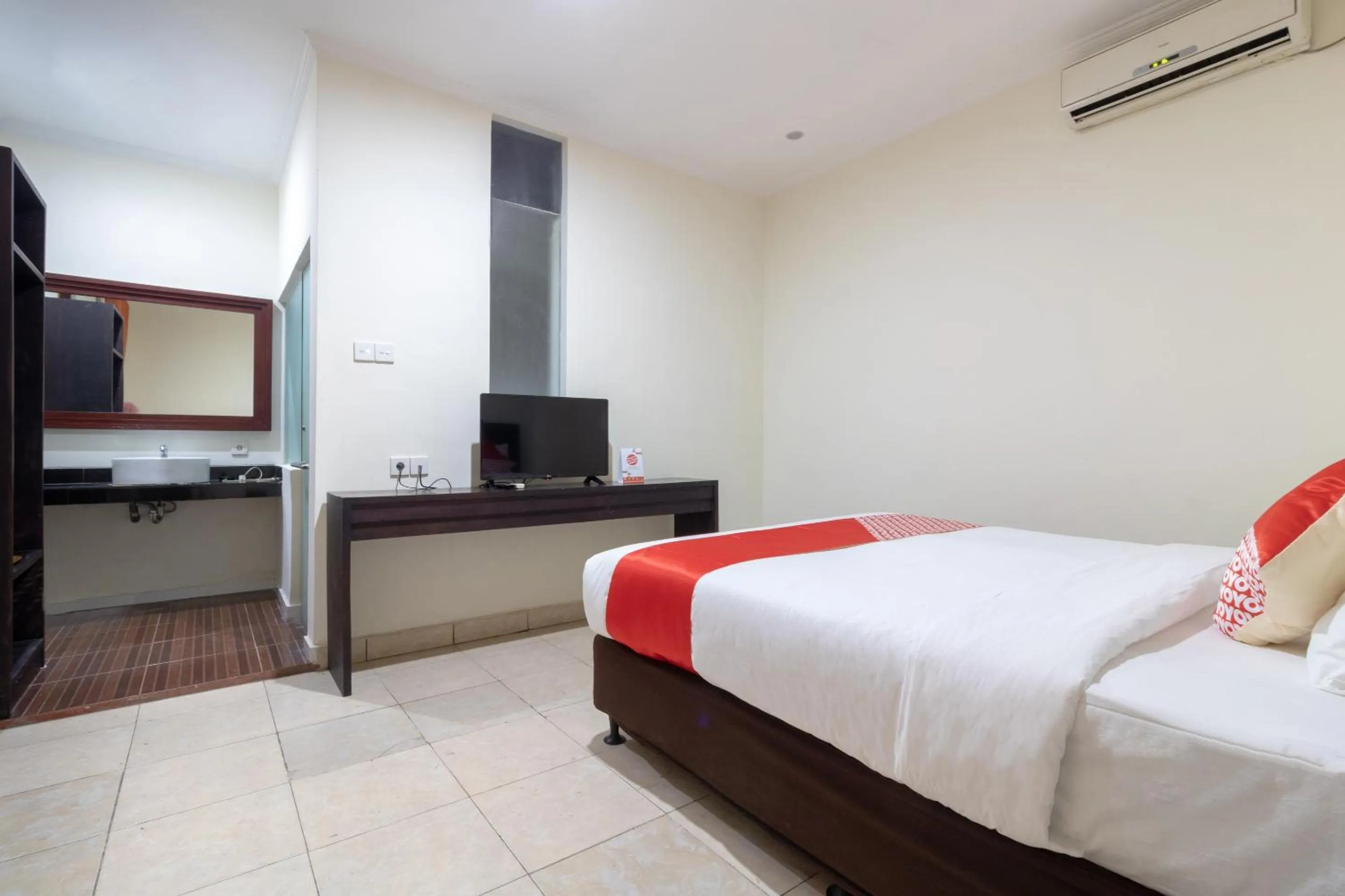 Bedroom, Bed in Flagship 2688 Guntur Hotel