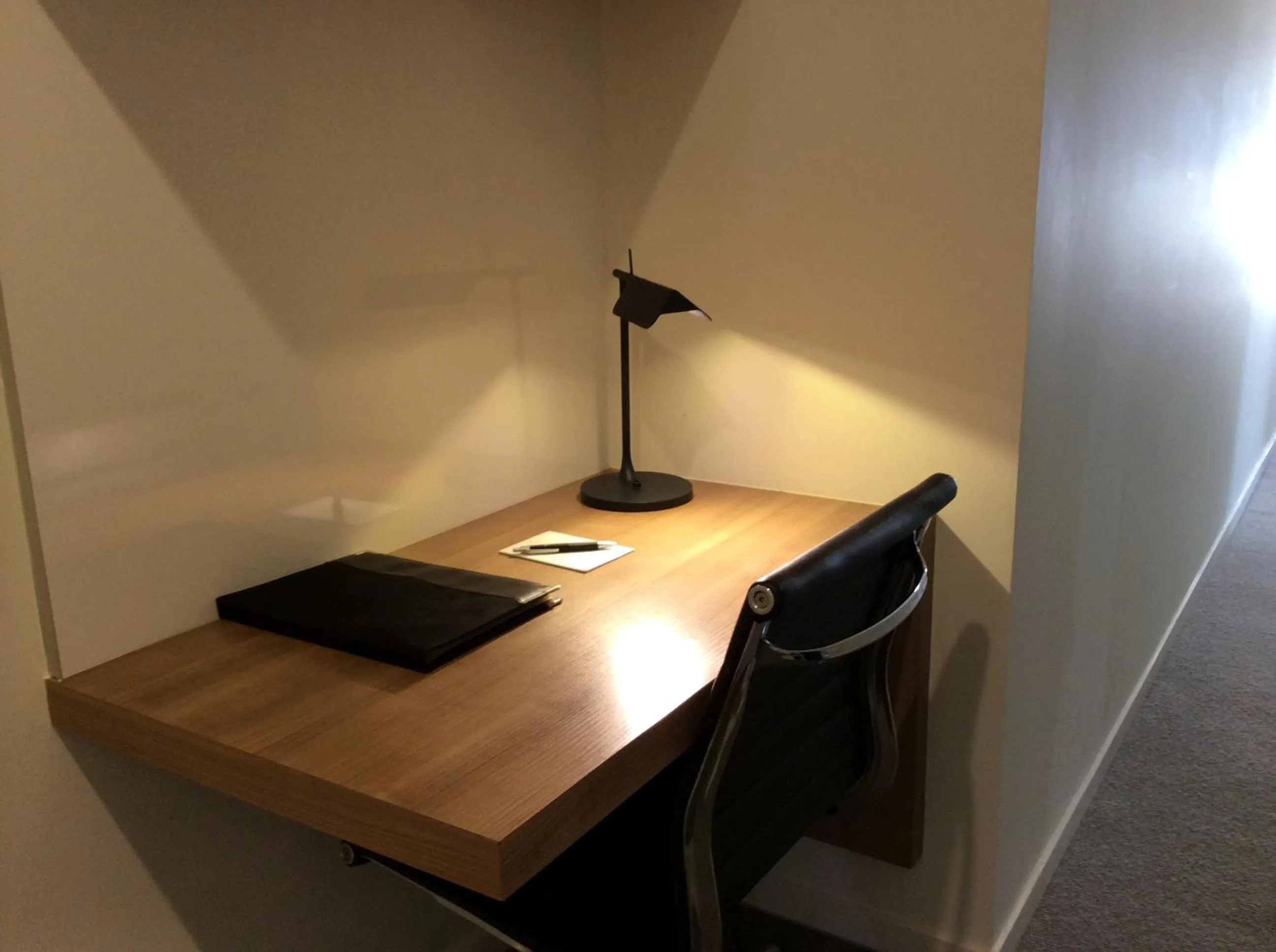 Seating area in Morgan Suites