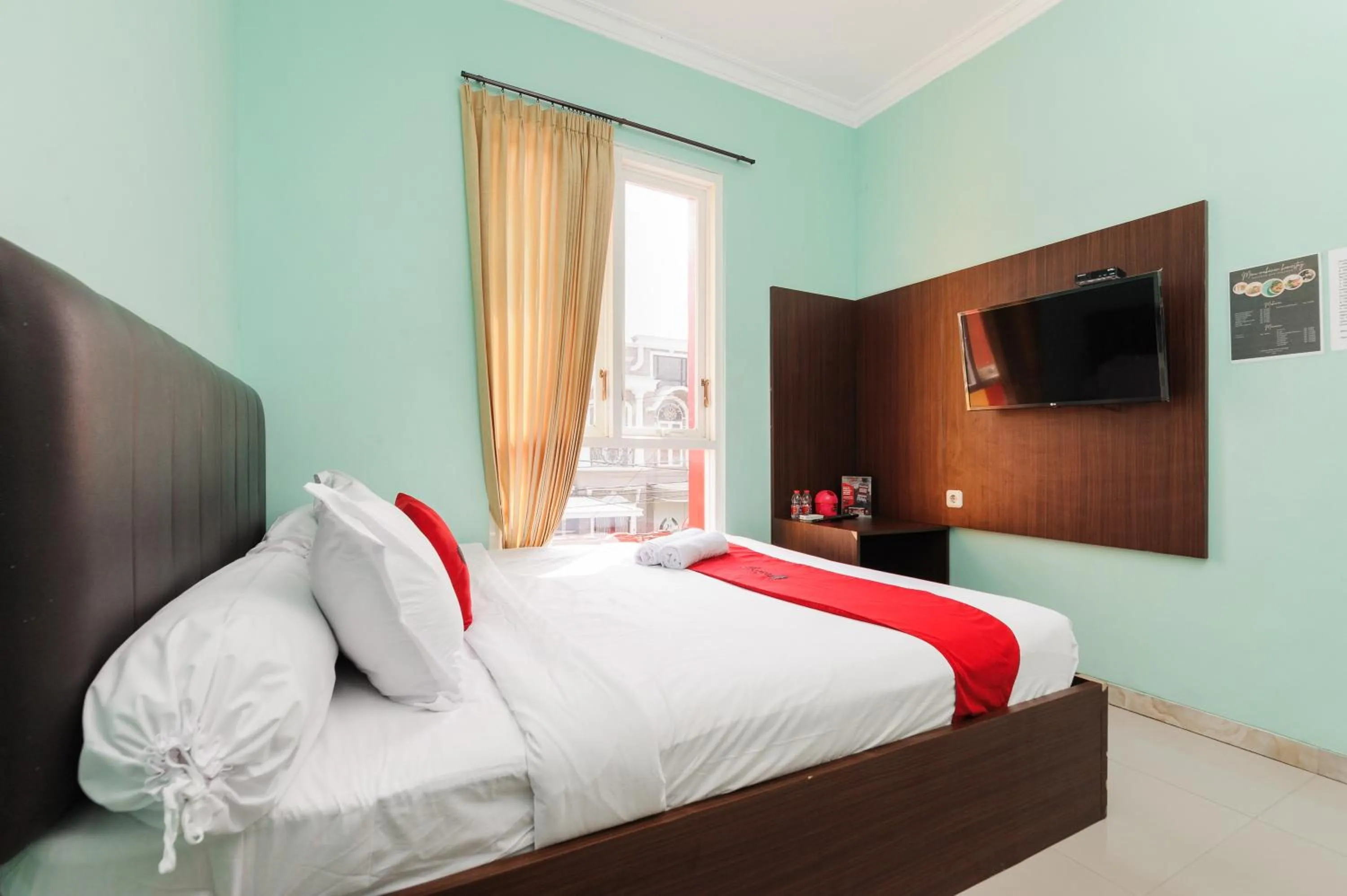 Bedroom, Bed in Reddoorz near Universitas Widyagama Malang 2