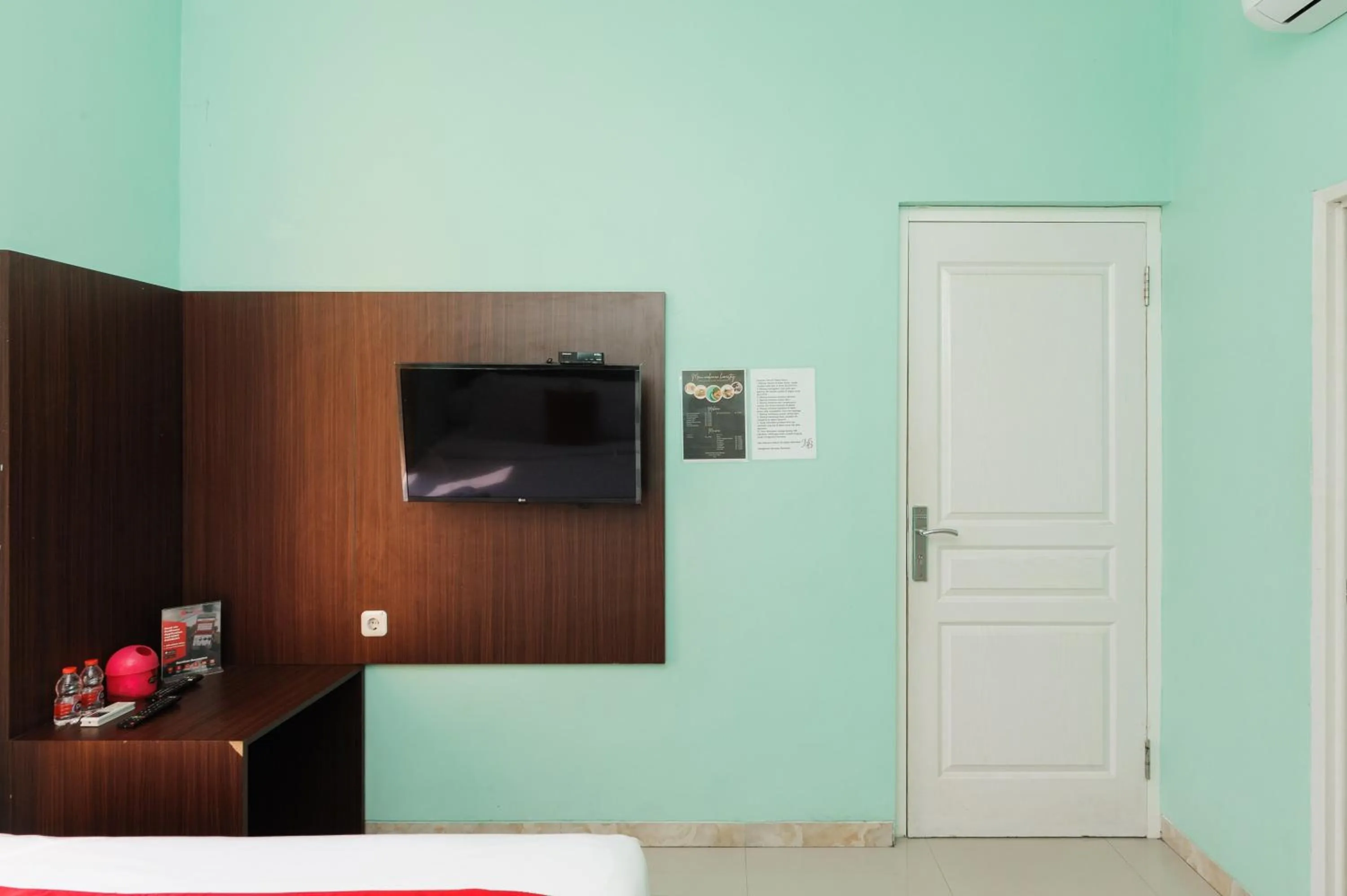 Bedroom in Reddoorz near Universitas Widyagama Malang 2