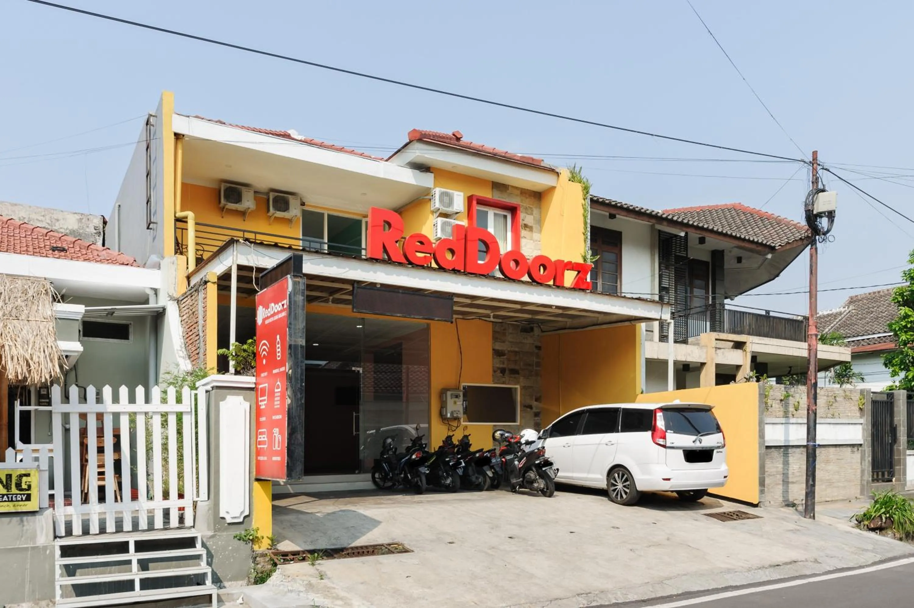 Facade/entrance in Reddoorz near Universitas Widyagama Malang 2