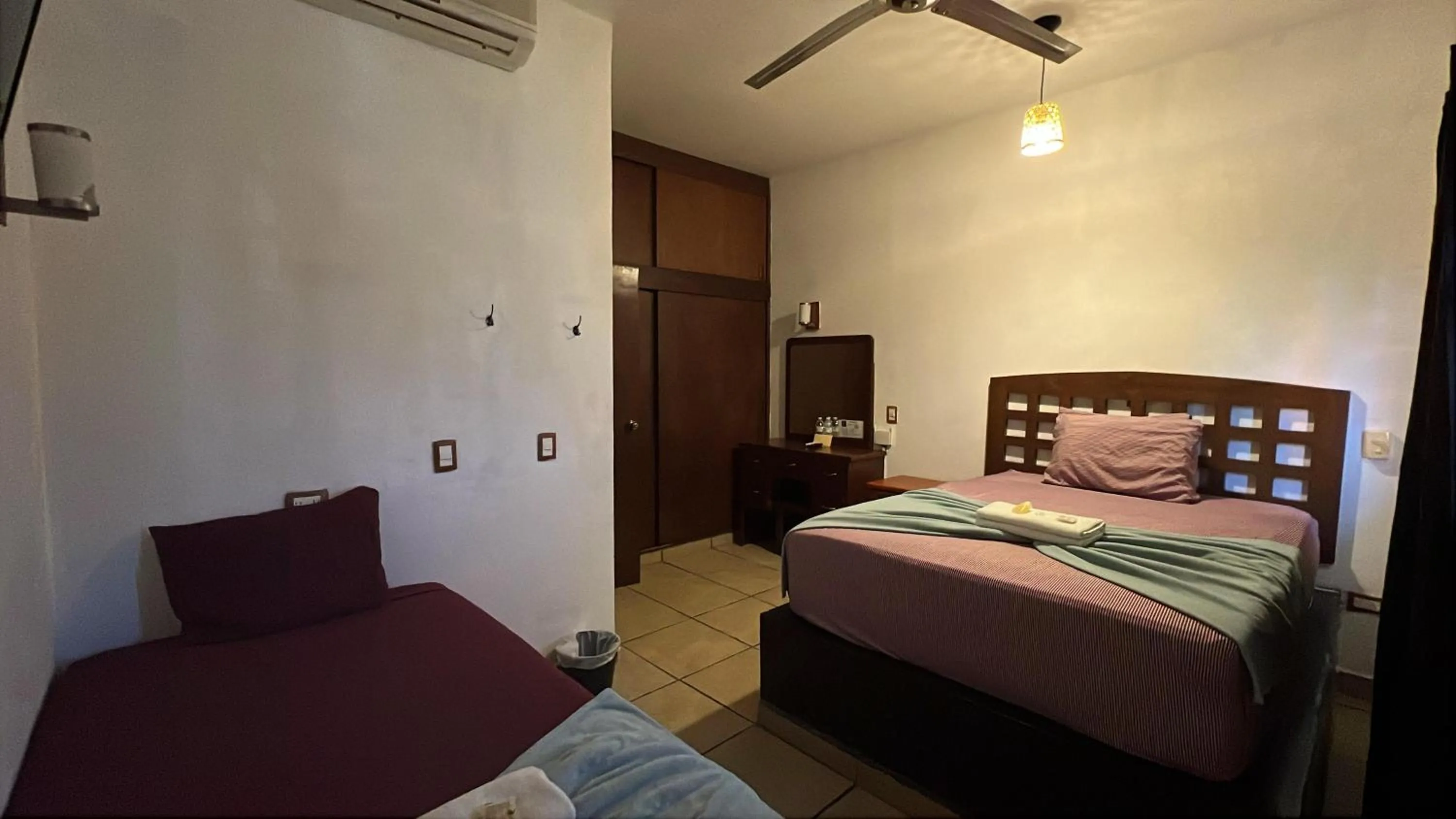 Bed in Hotel Colonos Los Cabos