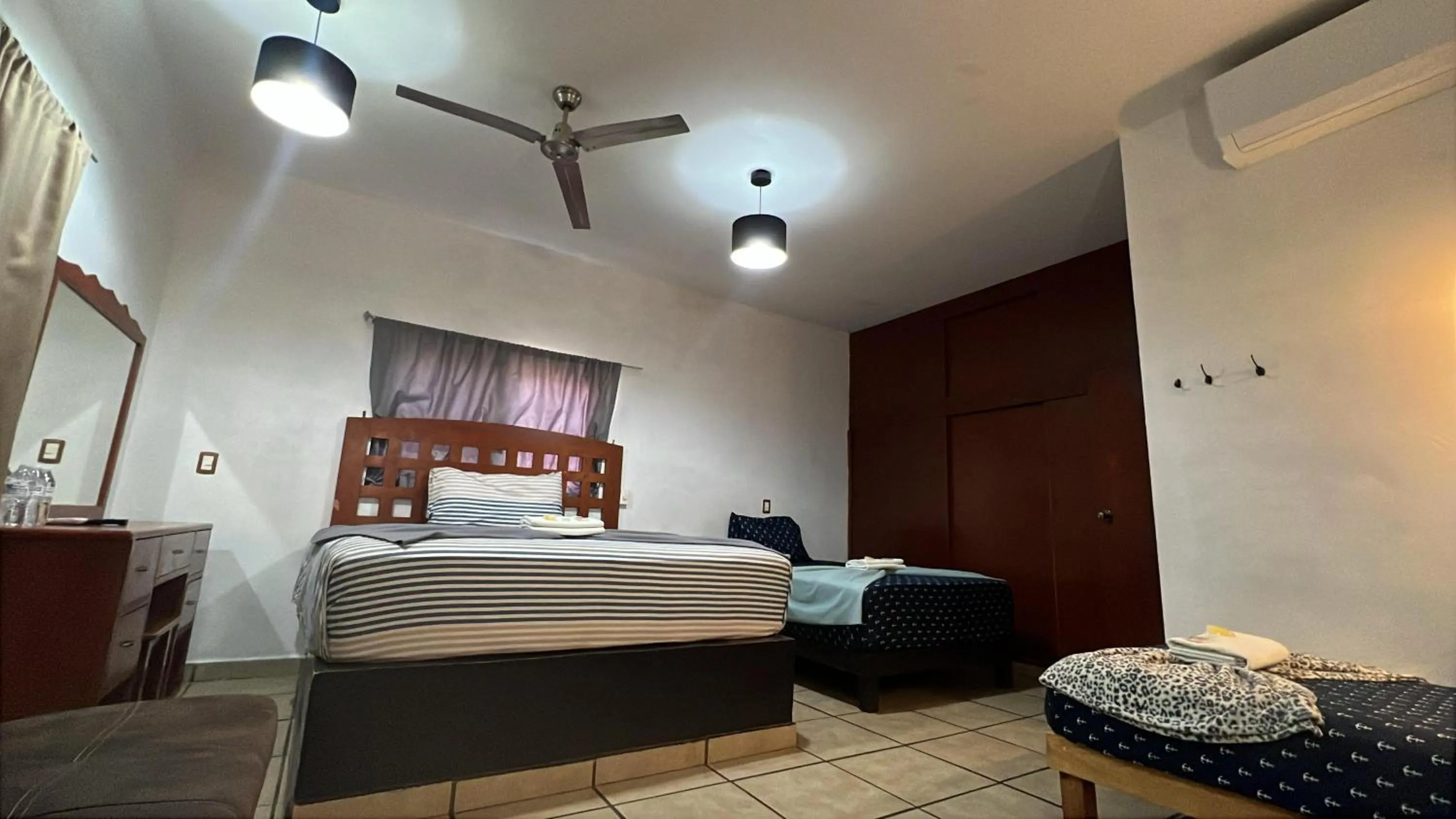 Bed in Hotel Colonos Los Cabos