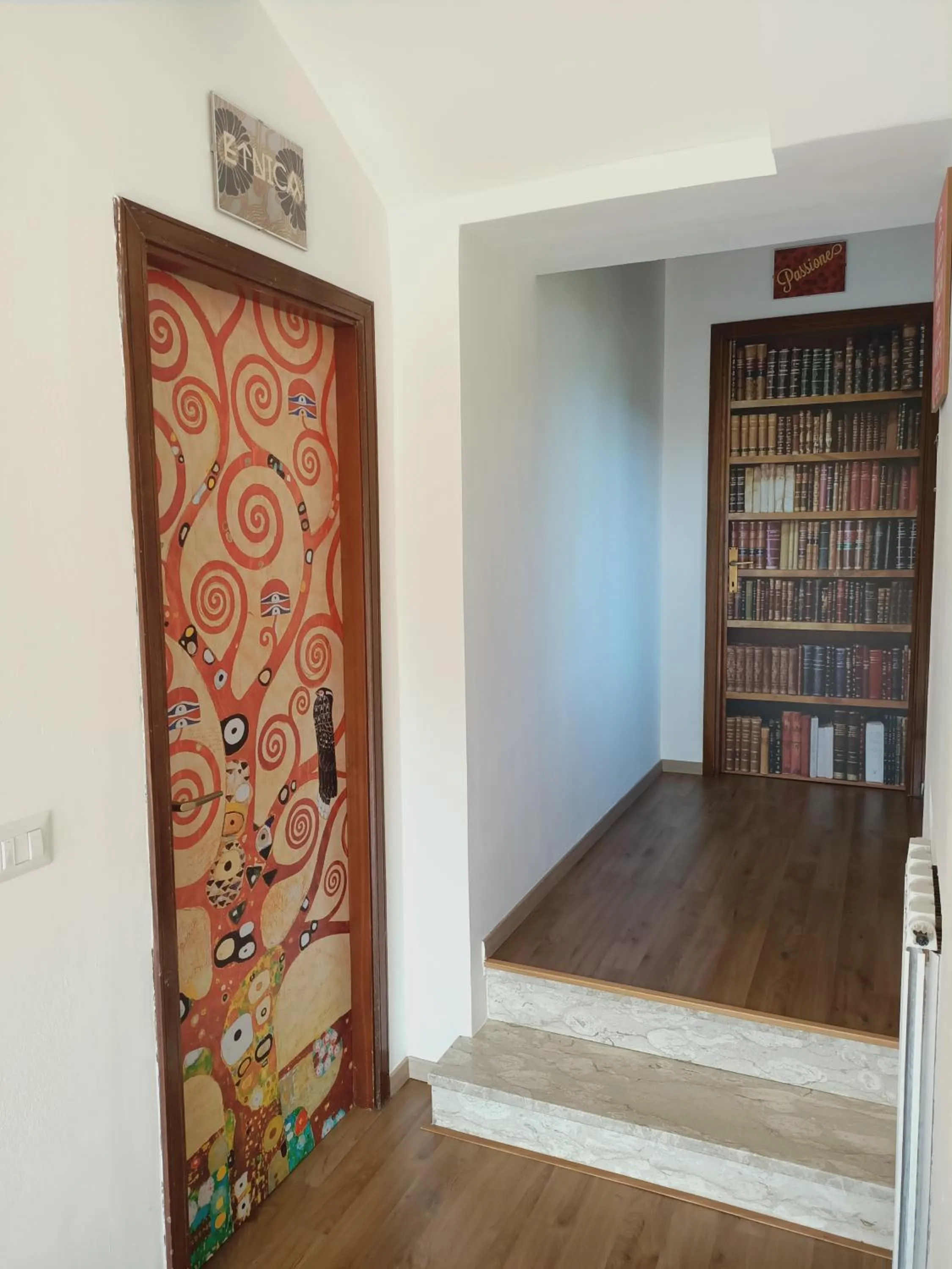 Decorative detail in La casa sul tetto, Room's & Glamping