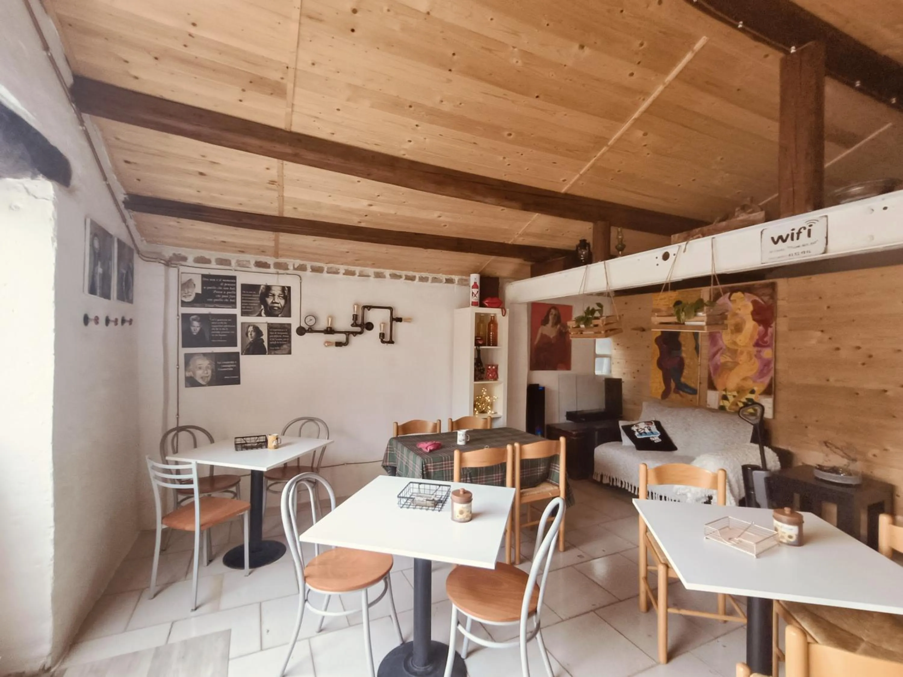 Lounge or bar in La casa sul tetto, Room's & Glamping