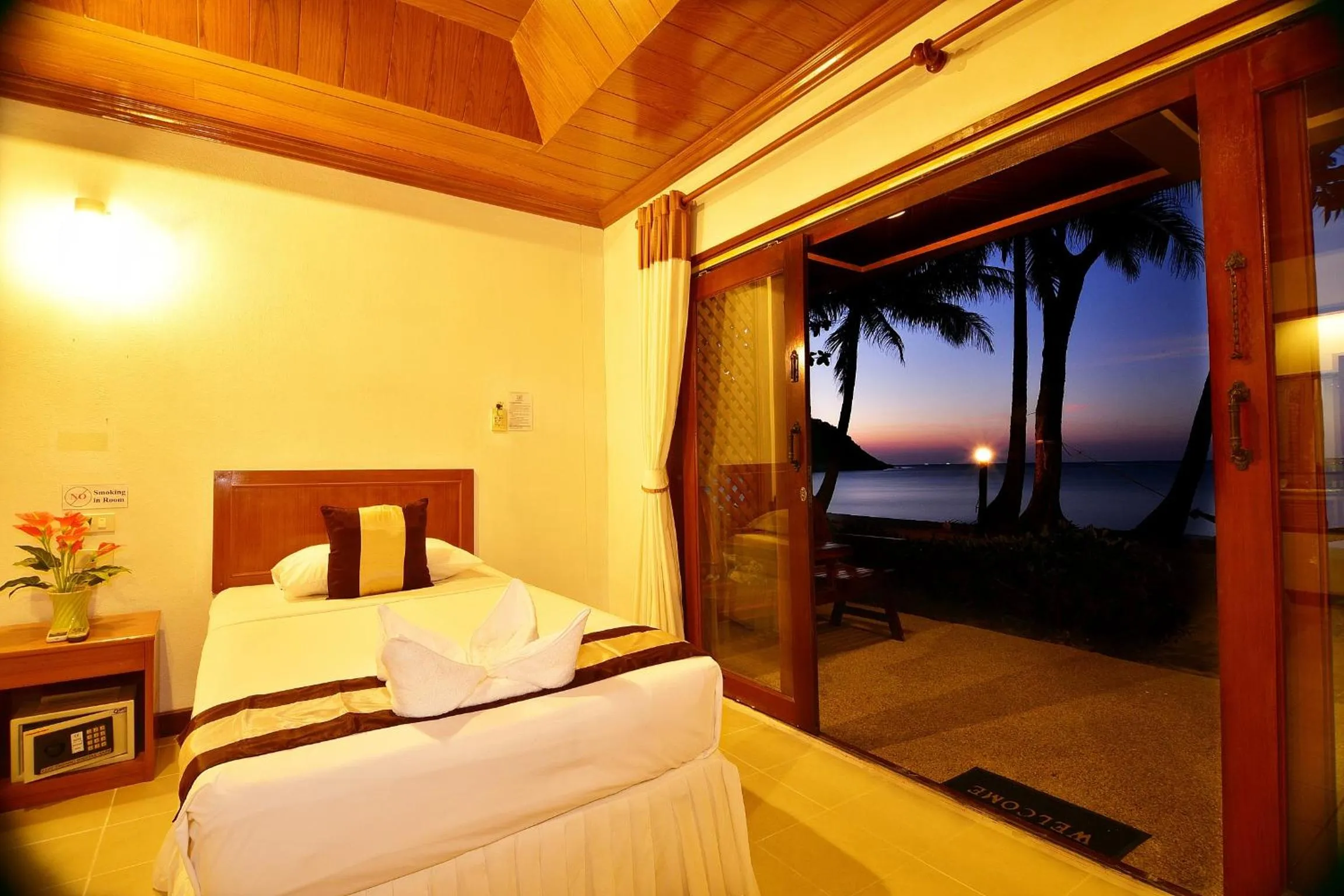 Bed in Haad Khuad Resort