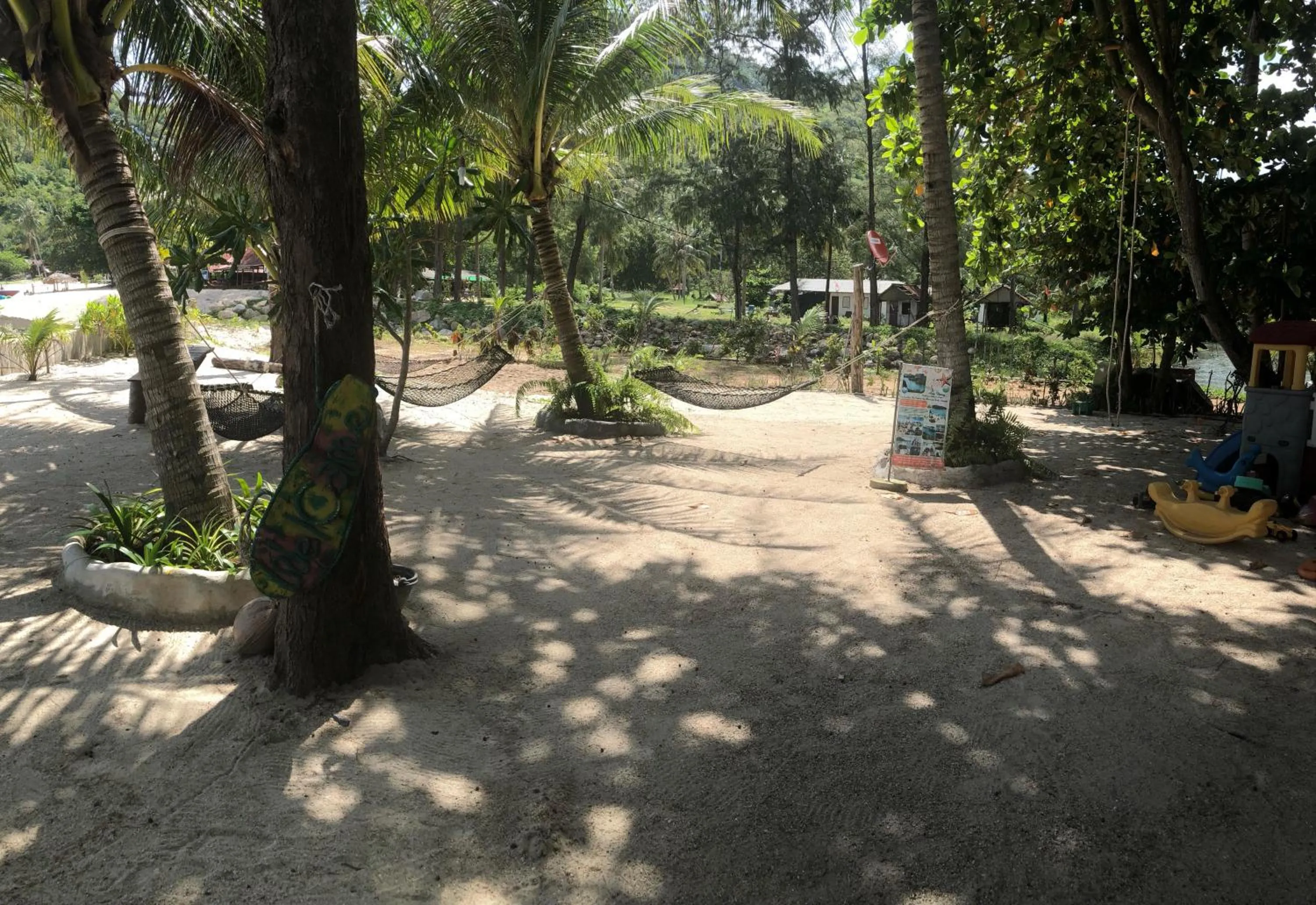 Restaurant/places to eat in Haad Khuad Resort