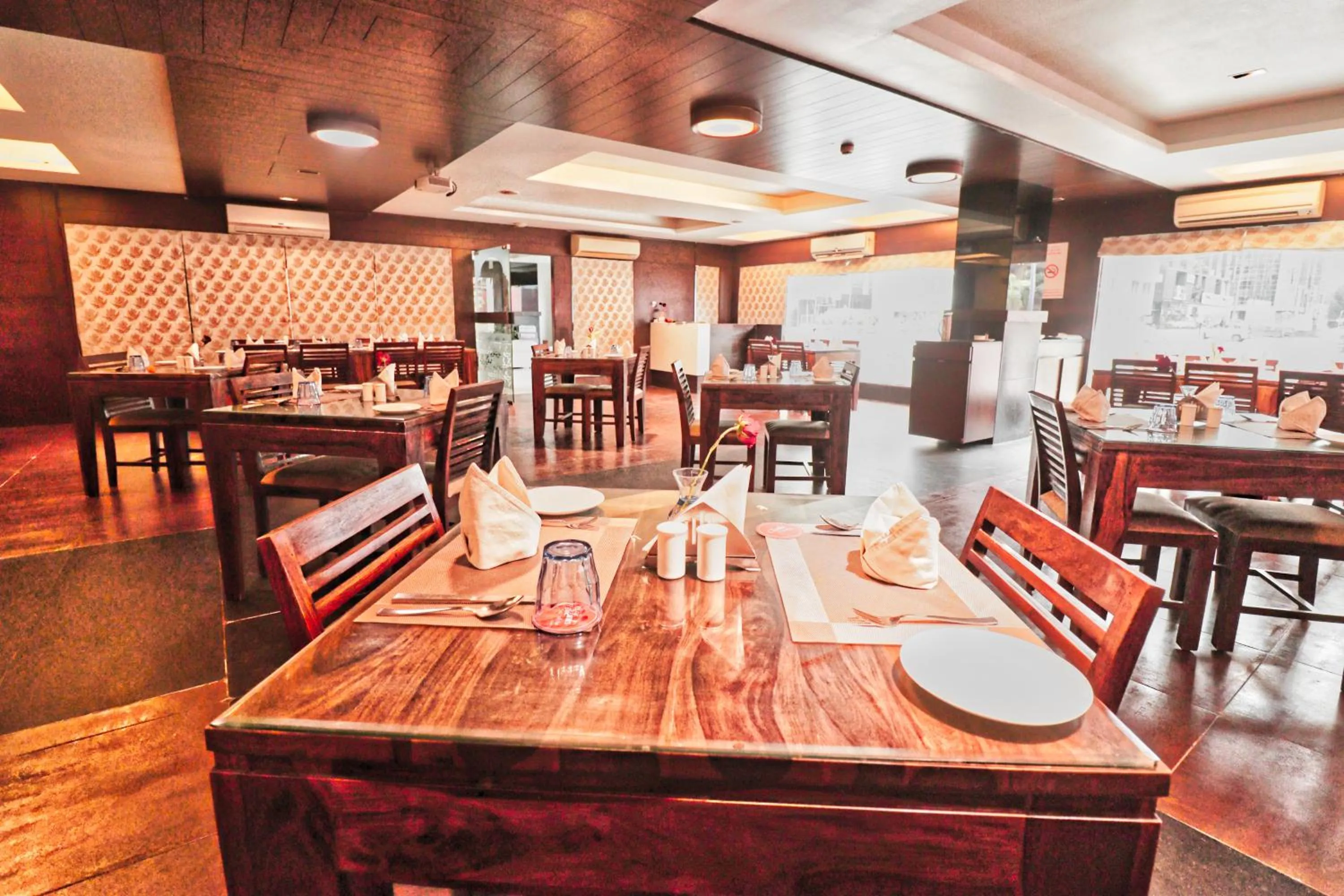 Restaurant/places to eat in Hotel Clarks Collection Vadodara