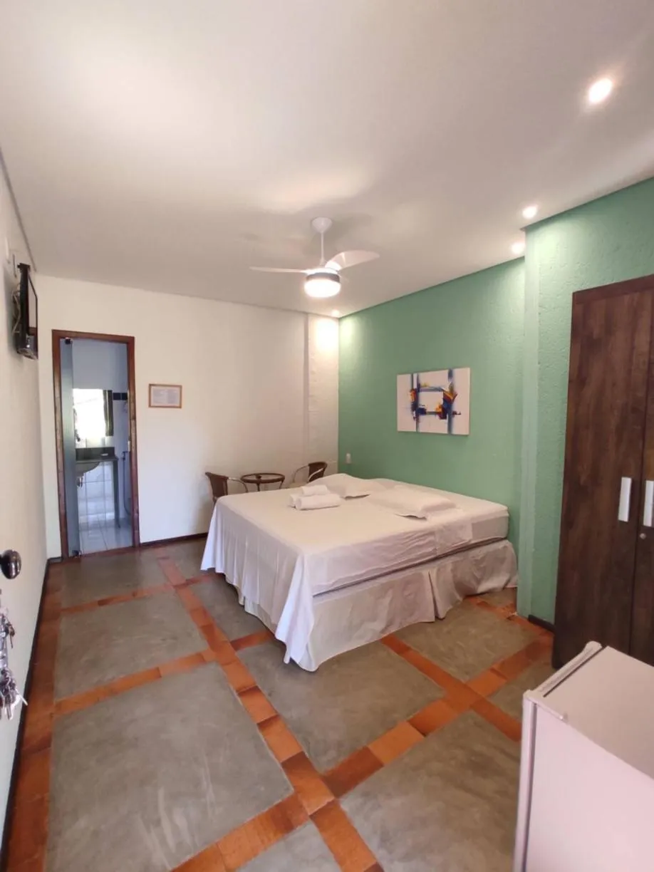 Photo of the whole room, Bed in Pousada Banana Cipó