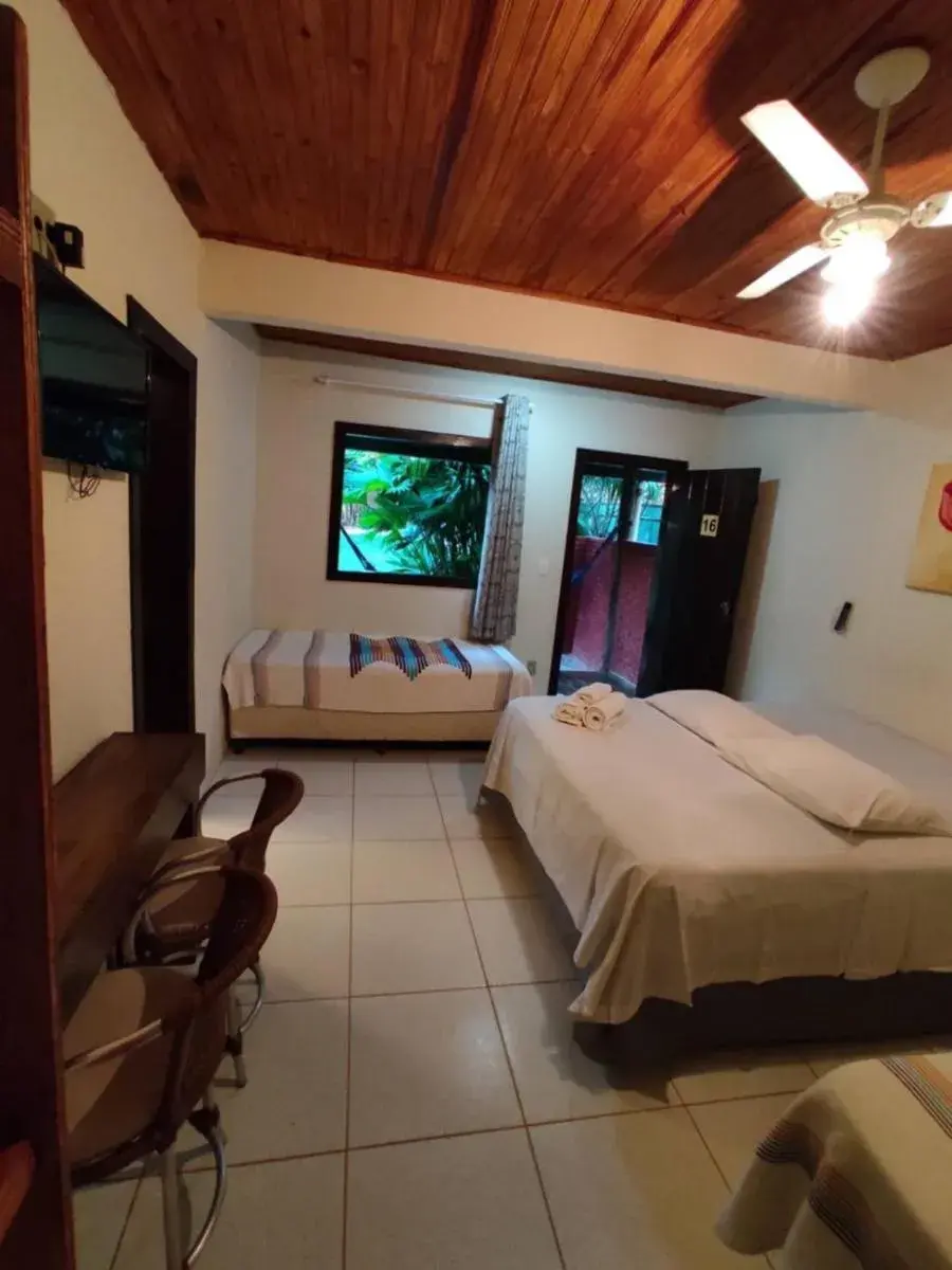 Triple Room in Pousada Banana Cipó Triple Room in Pousada Banana Cipó