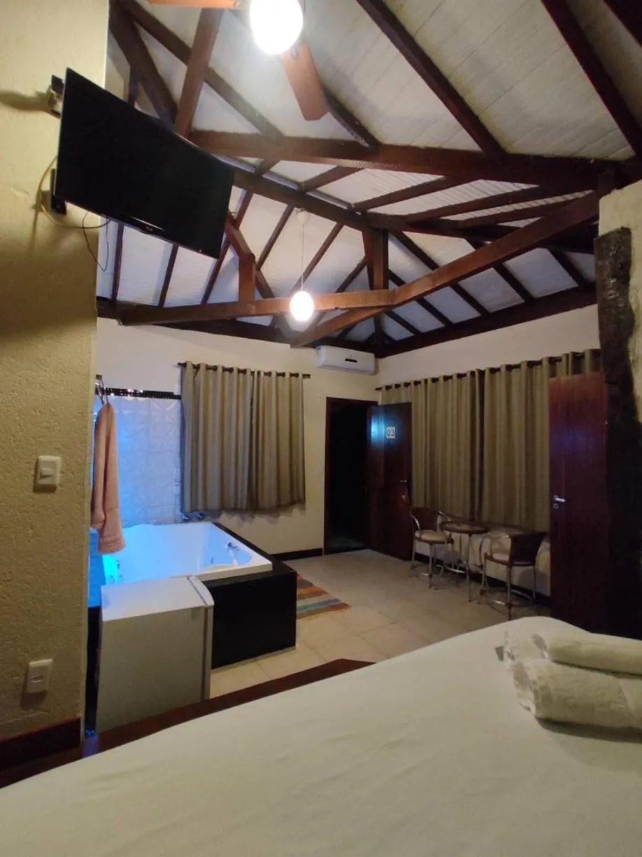 Hot Tub, Bed in Pousada Banana Cipó