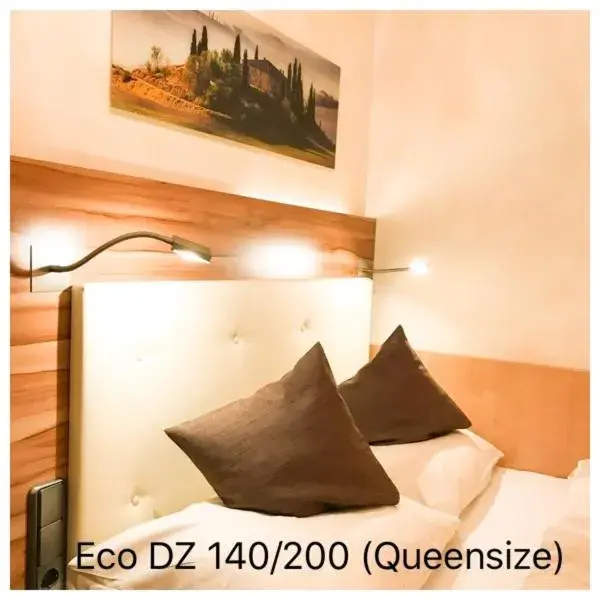 Economy Double Room in City Hotel Ost am Kö Economy Double Room in City Hotel Ost am Kö