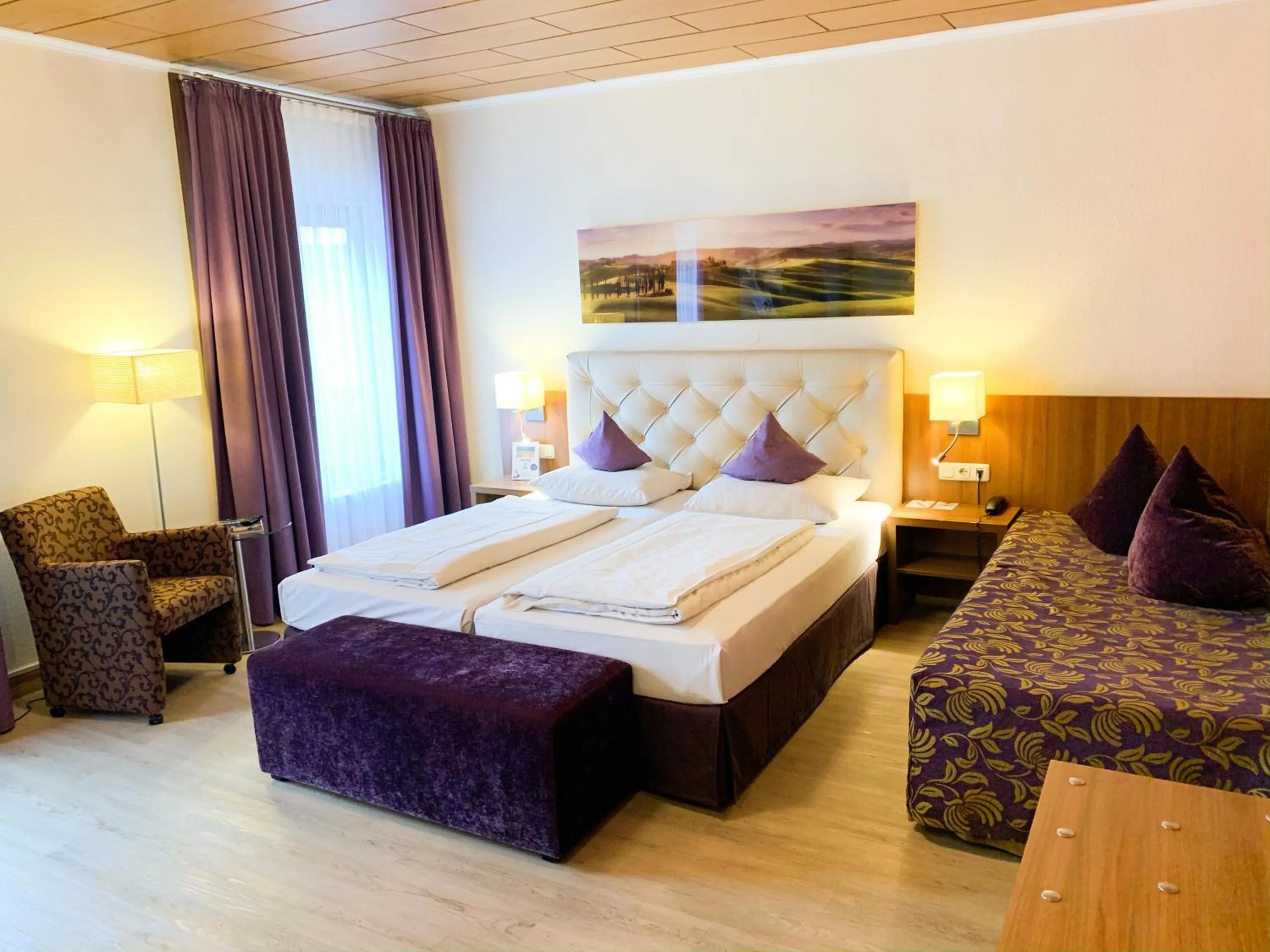 Photo of the whole room, Bed in City Hotel Ost am Kö