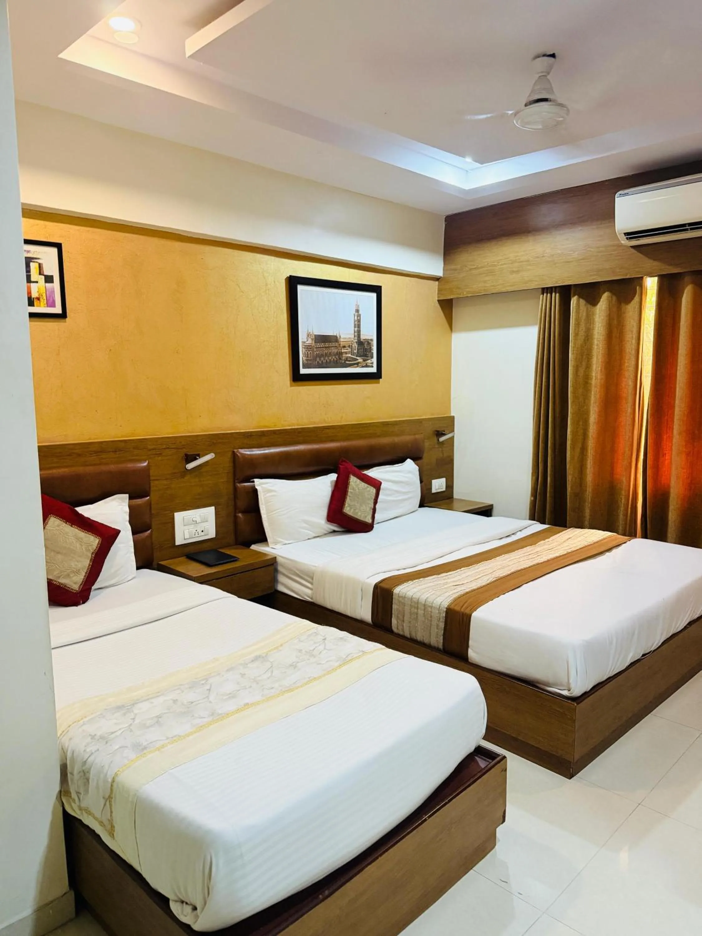 Bedroom, Bed in Hotel Crystal Luxury Inn- Bandra