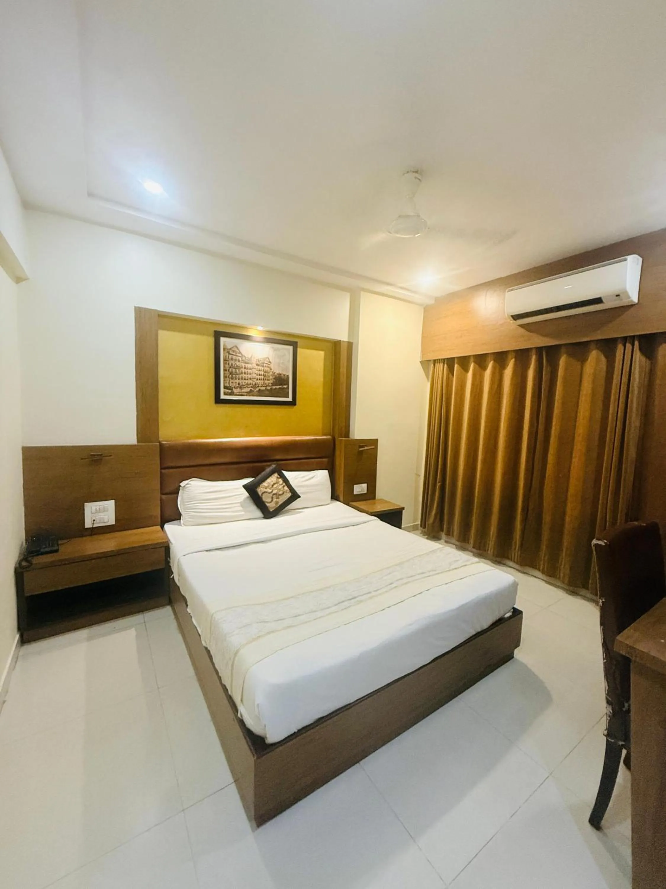 Bedroom, Bed in Hotel Crystal Luxury Inn- Bandra