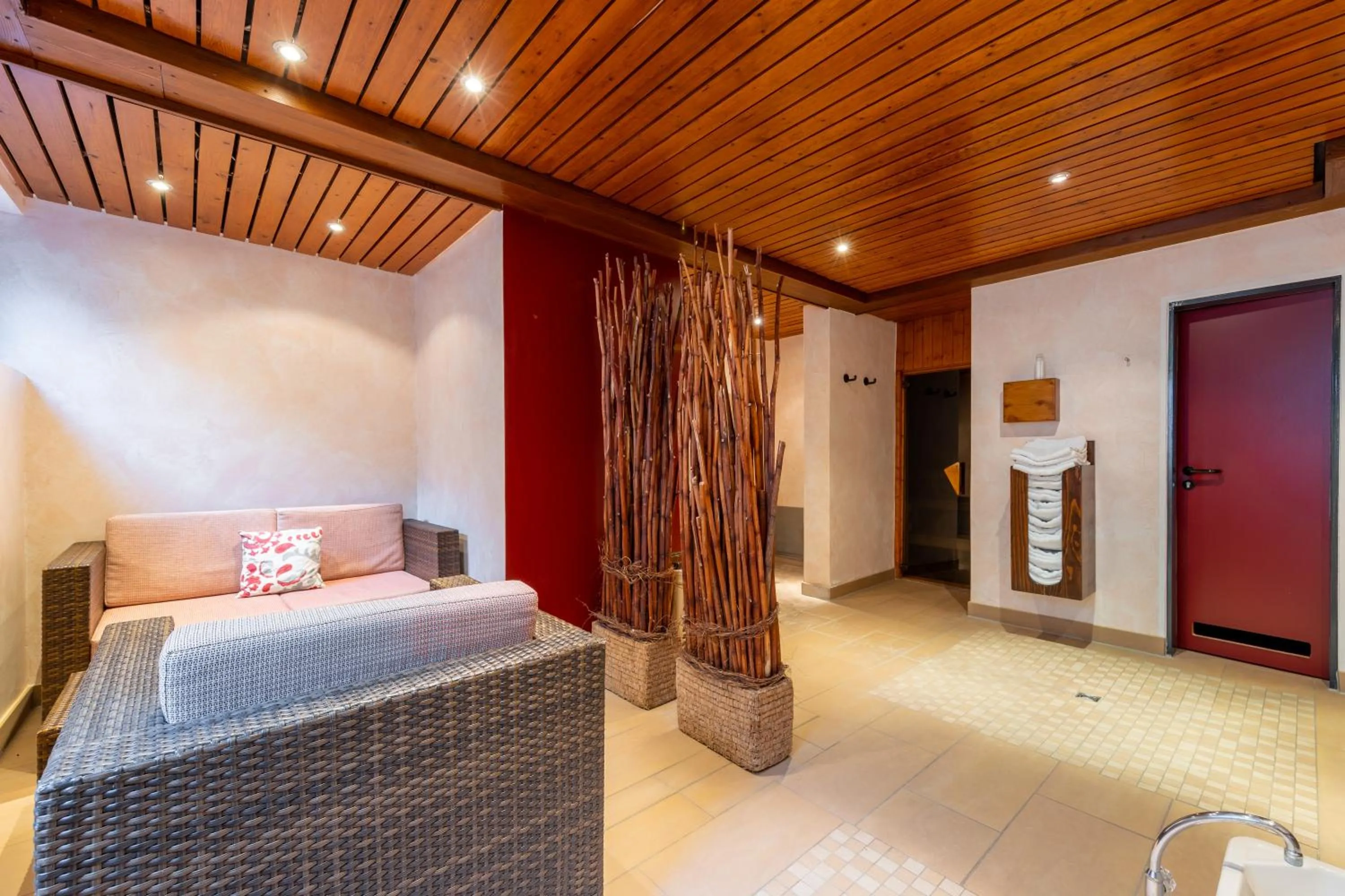 Sauna, Bed in Jagdschloss Hotel Niederwald