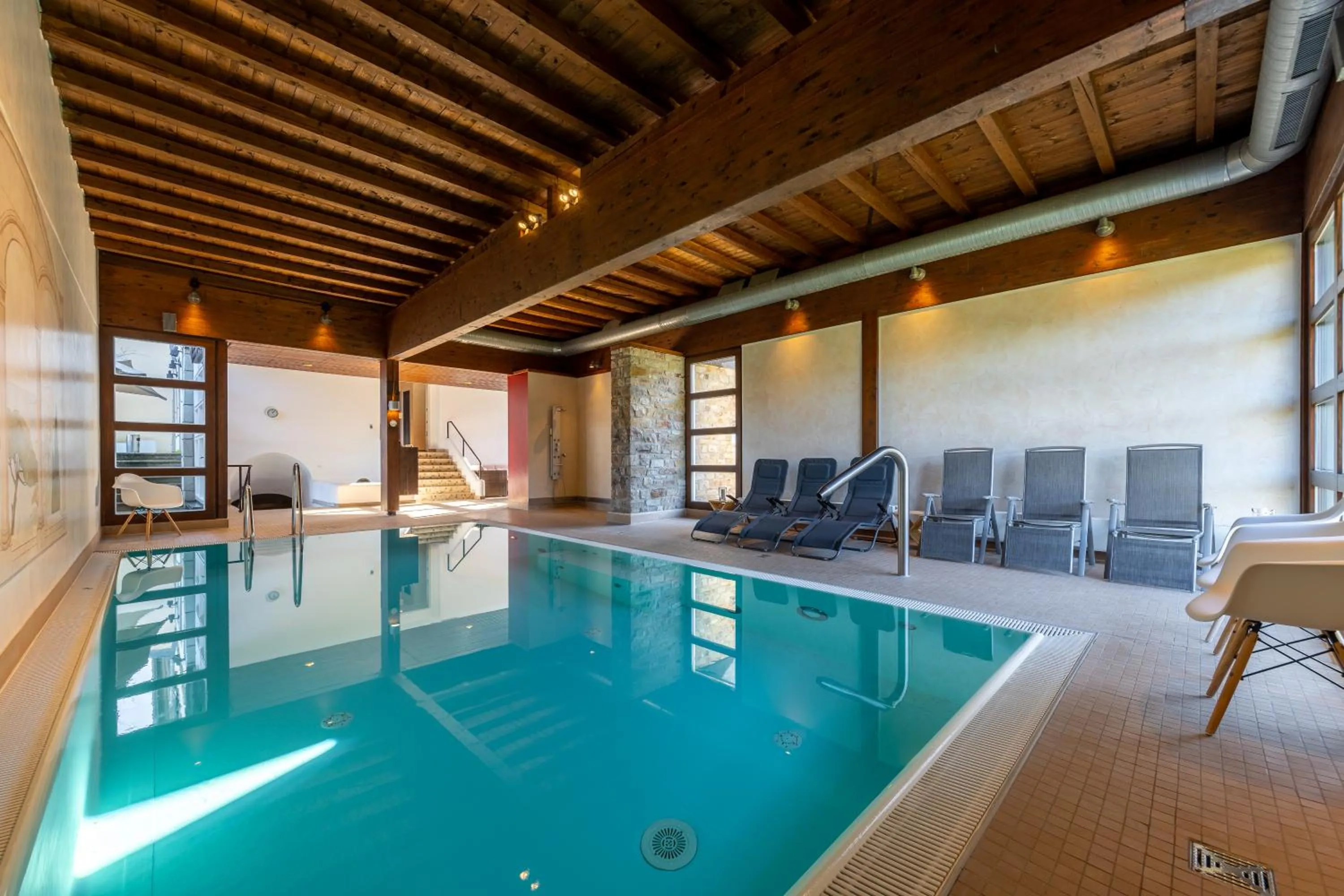 Swimming pool in Jagdschloss Hotel Niederwald